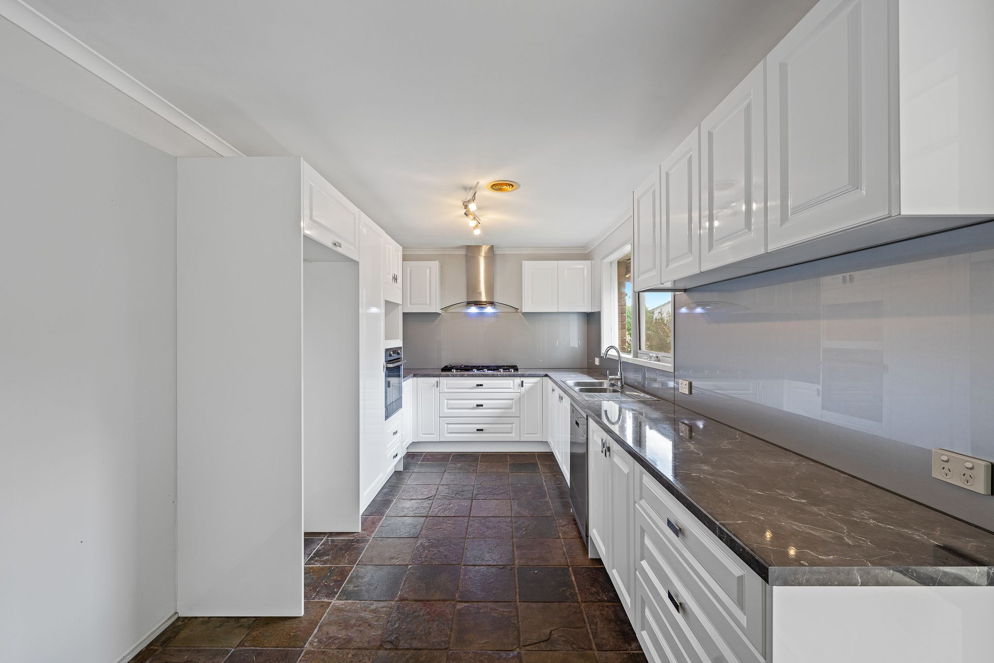 16 Hawdon Drive, Cranbourne, VIC 3977
