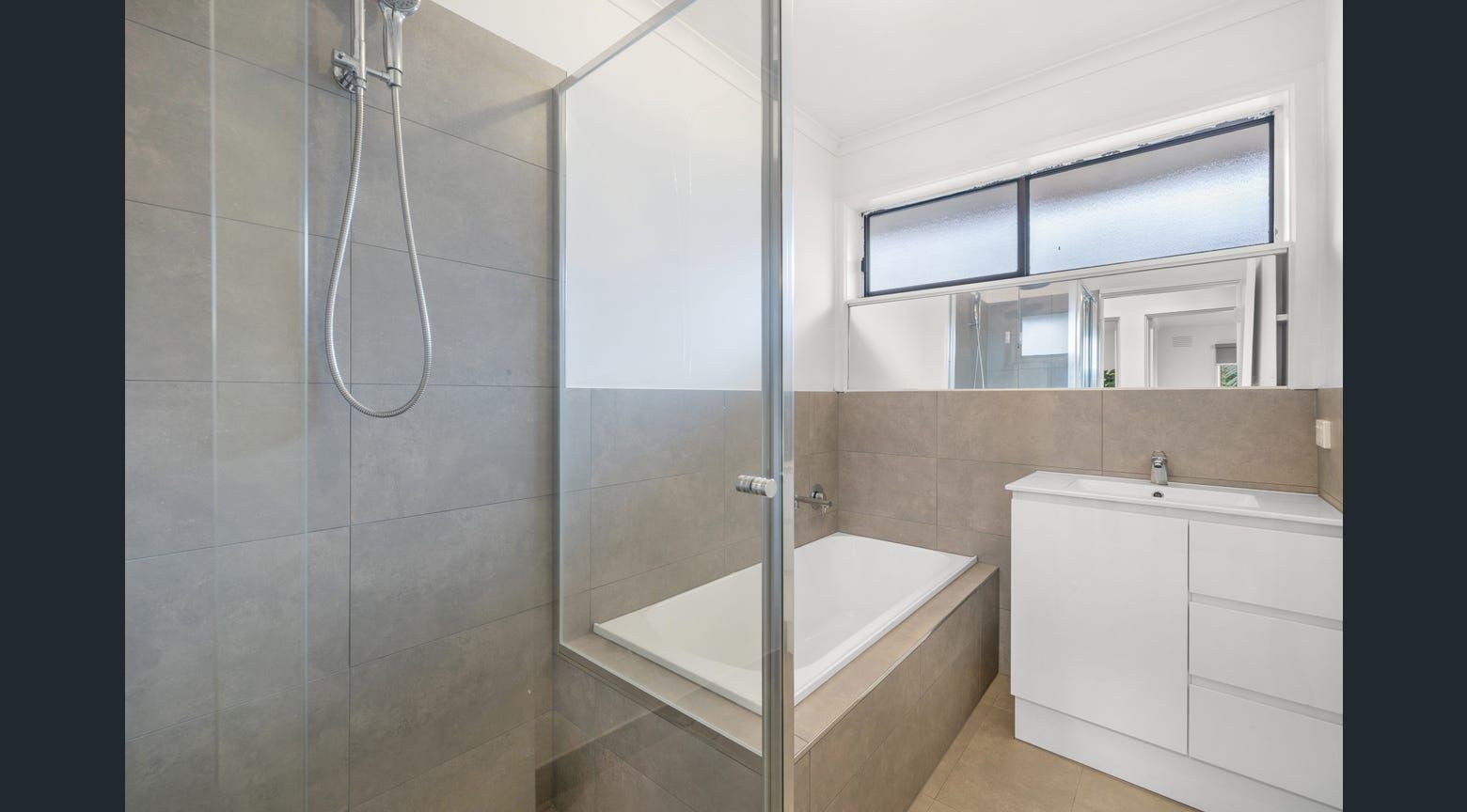 1/4 Louisa Street — photo 13 of 17