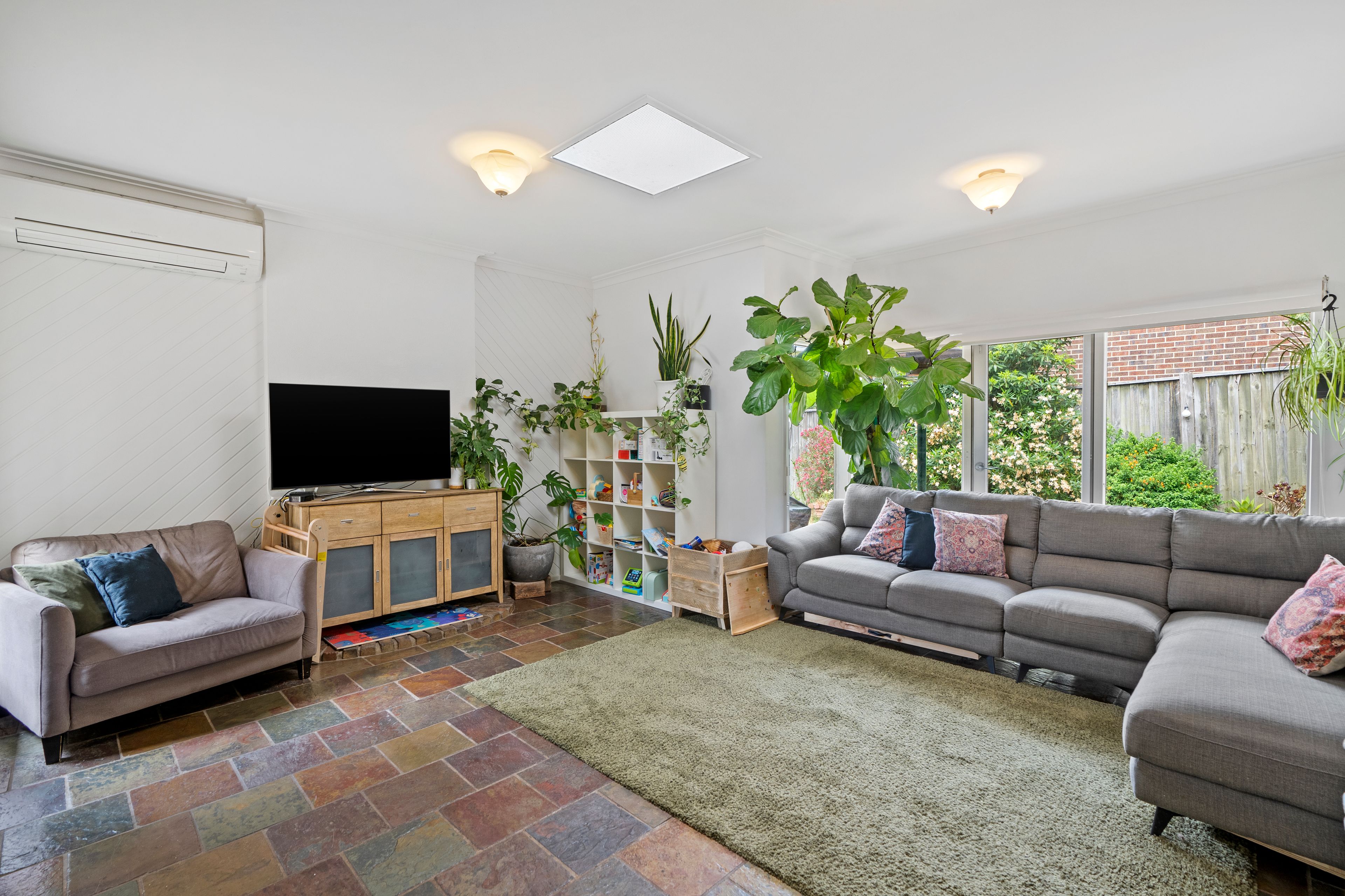 2 Litchfield Avenue, Ferntree Gully, VIC 3156