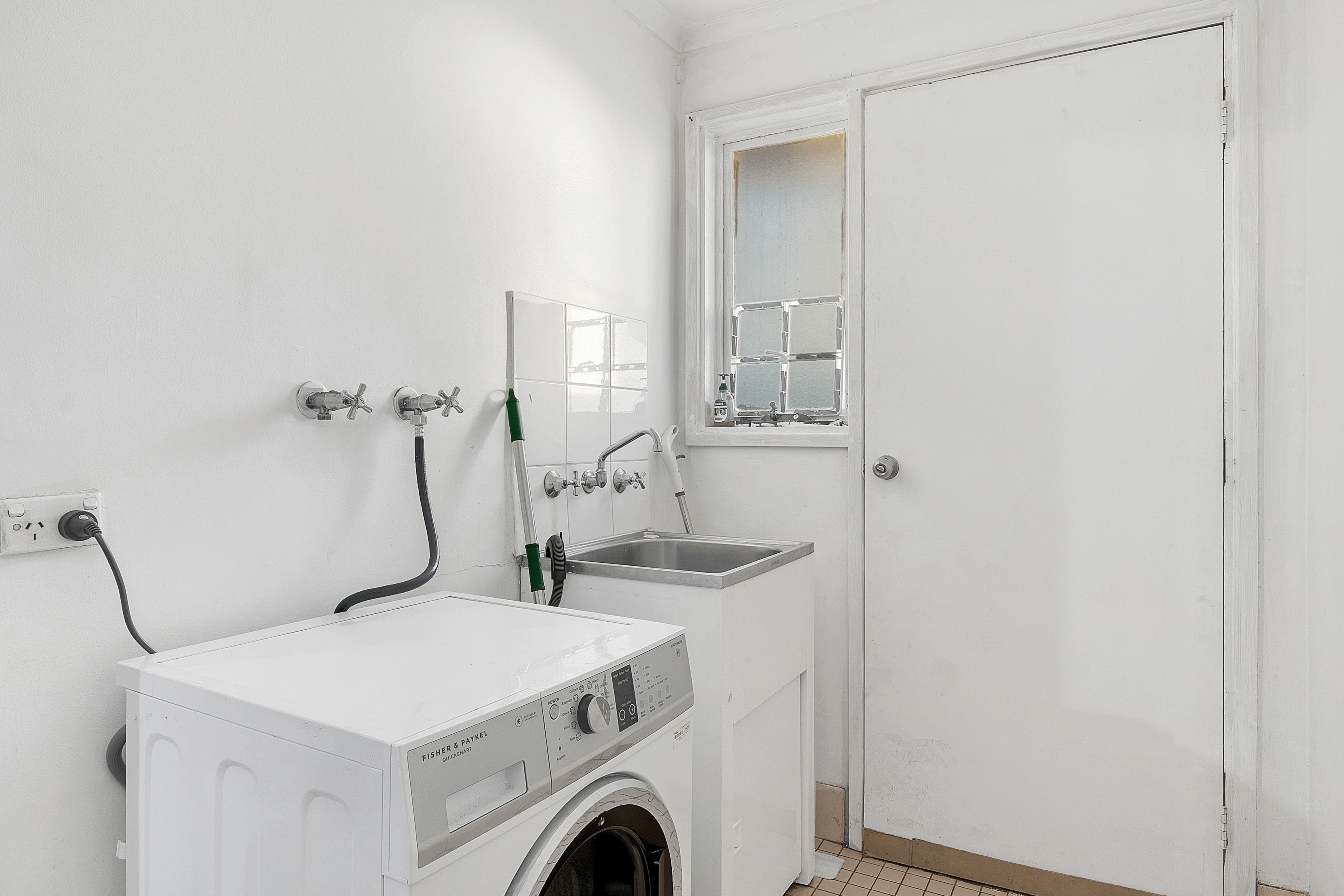 39 Carroll Avenue — photo 13 of 17