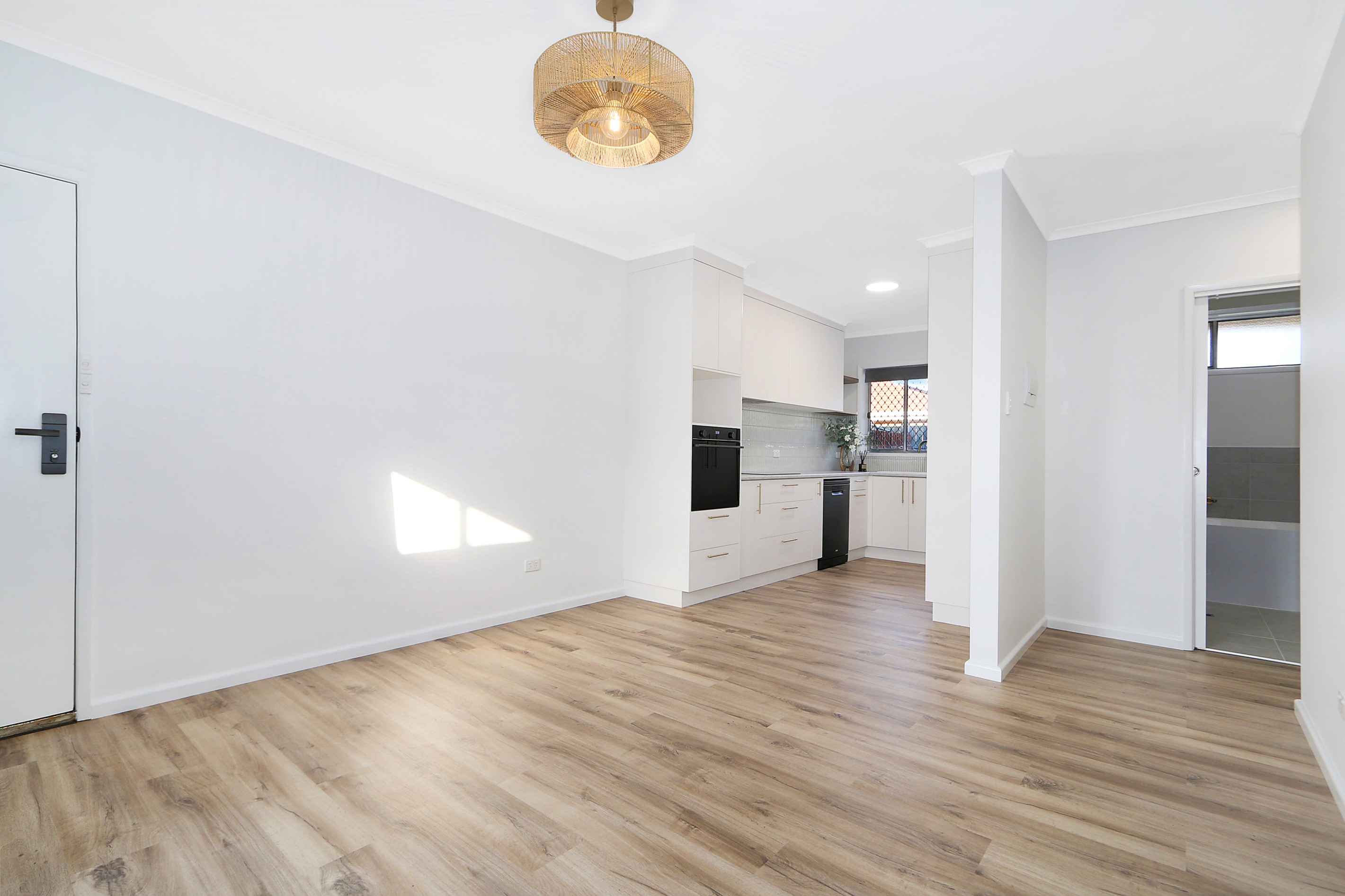 2/311 Moore Street, Lavington, NSW 2641