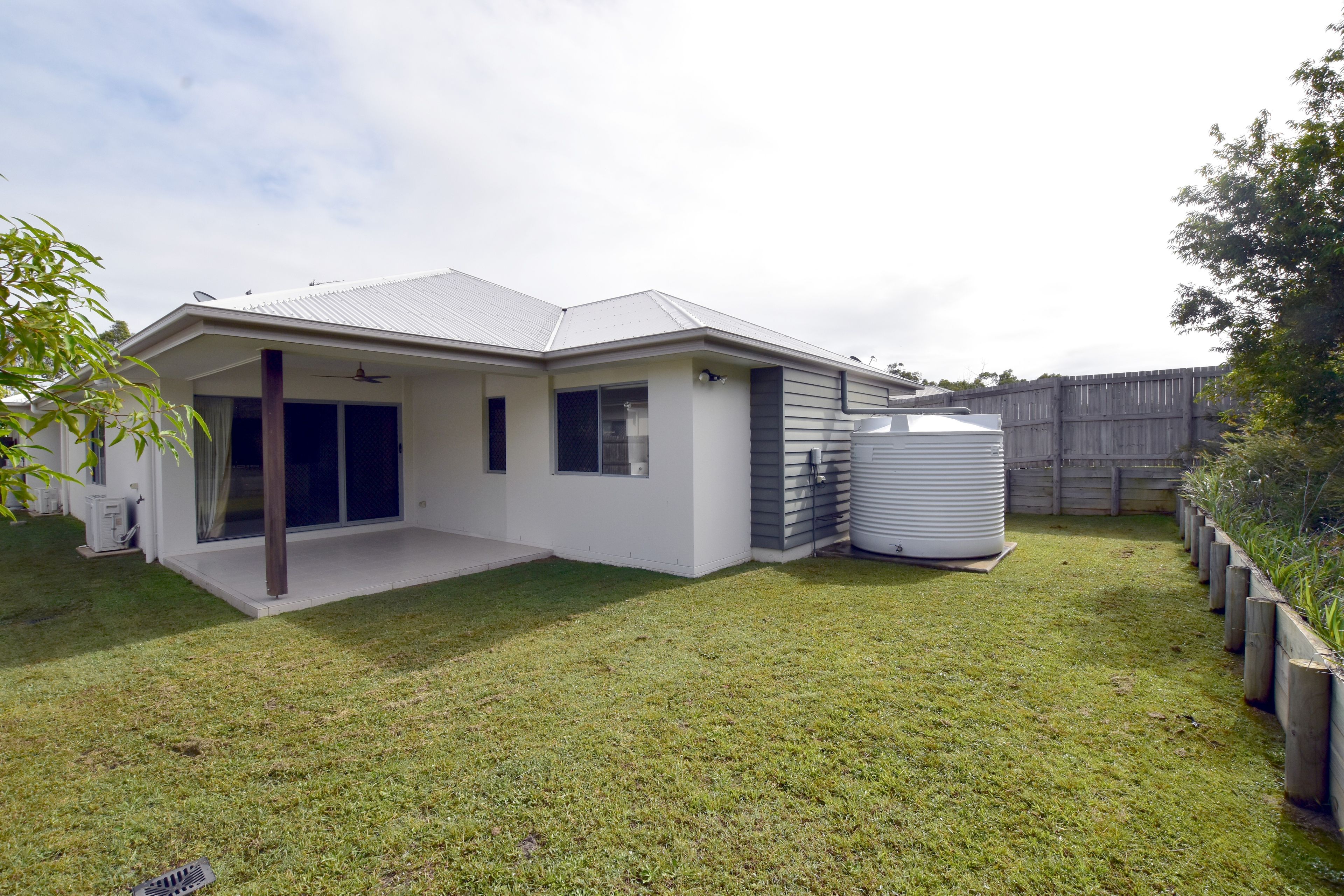 6 Boonderee Place, New Auckland, QLD 4680