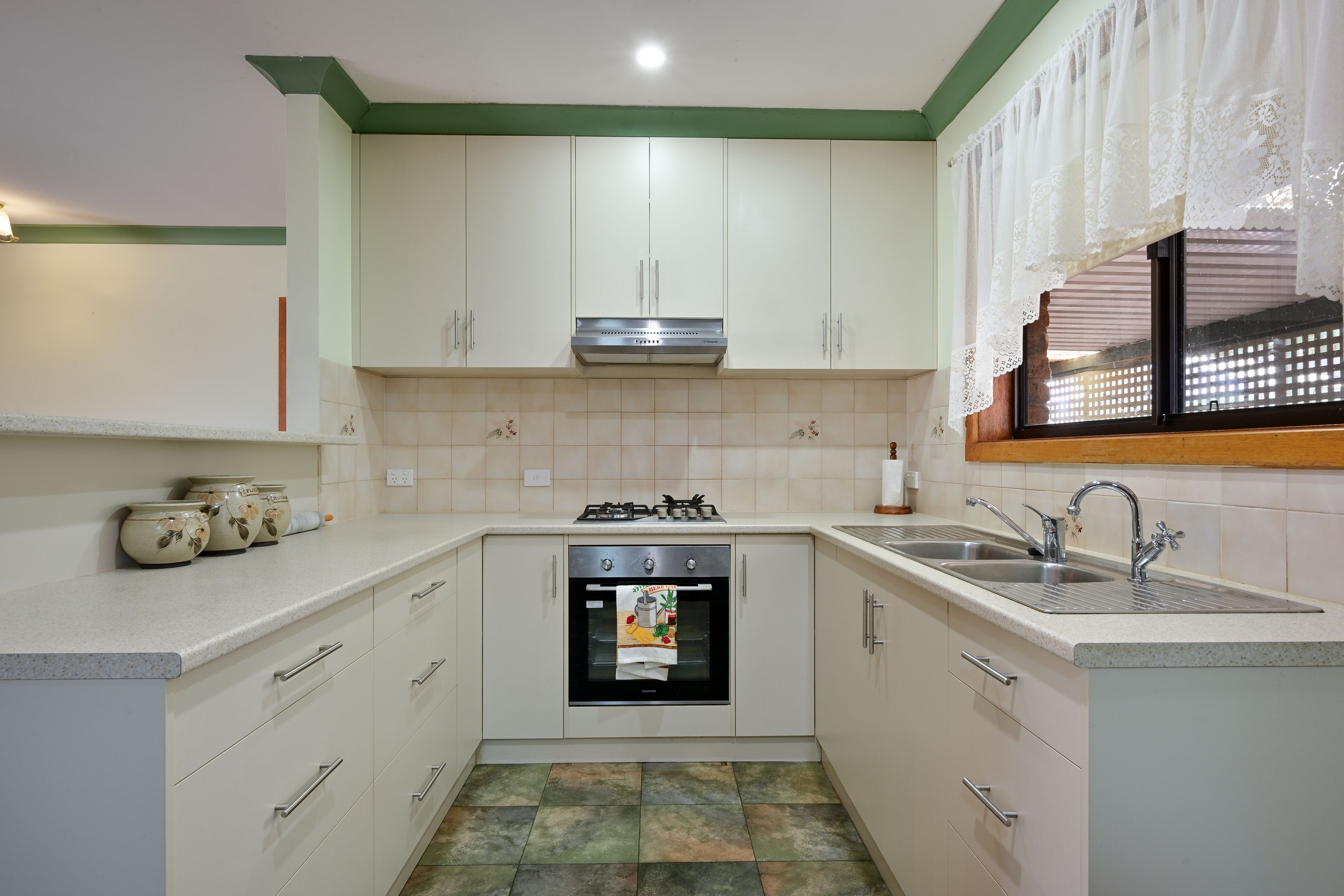 17 Mckerlie Street — photo 8 of 20
