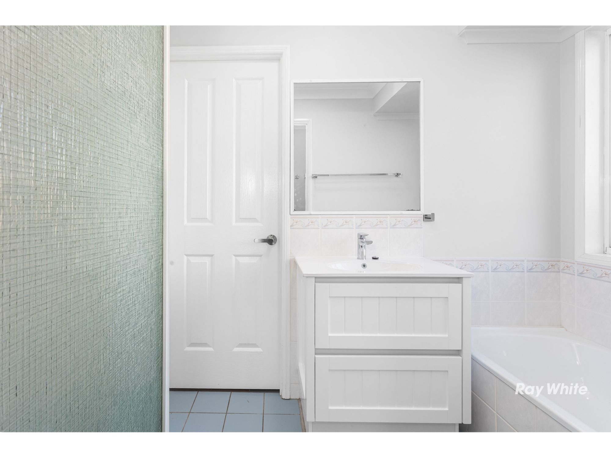 6 Rowe Crescent — photo 11 of 12