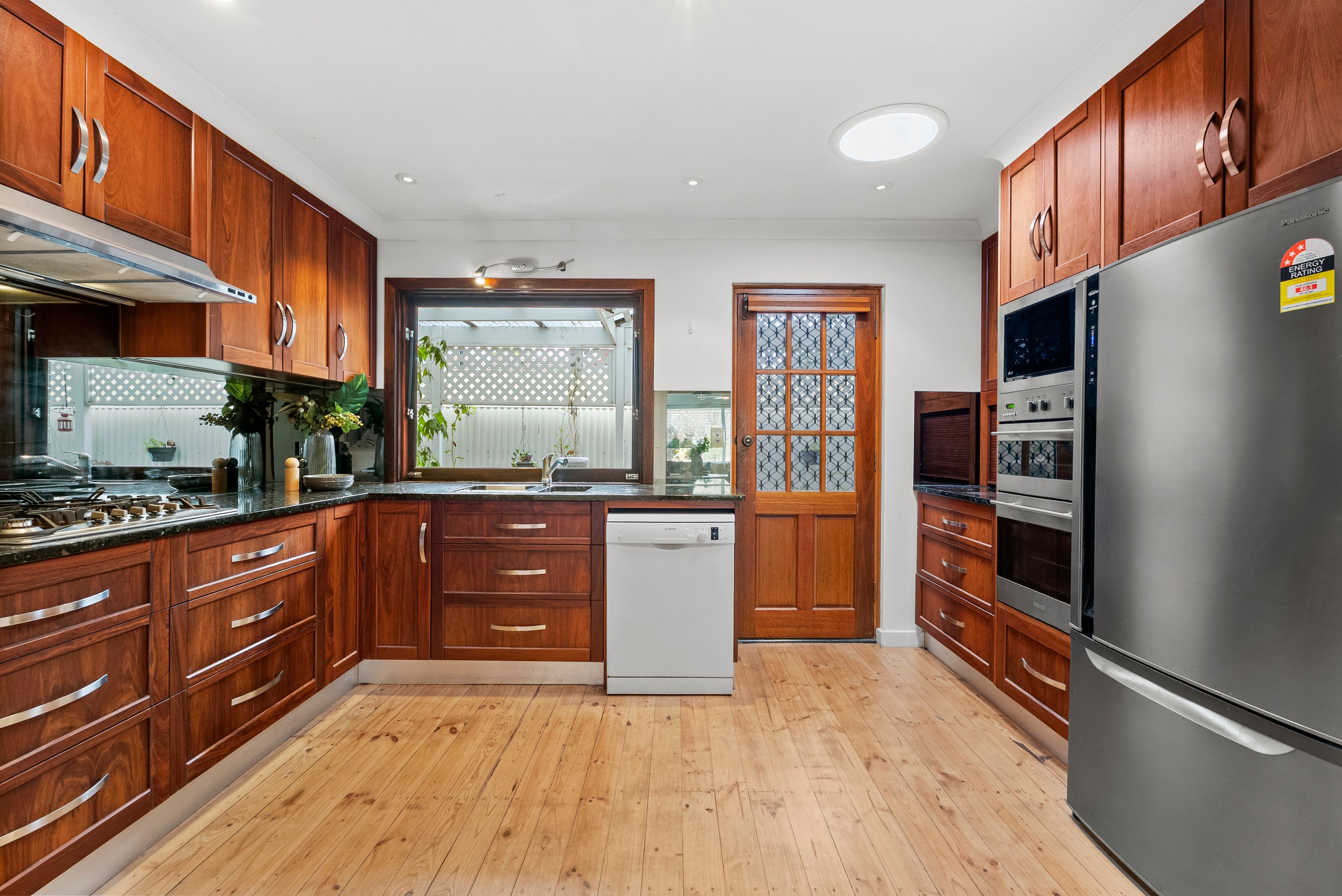 1/6 Hopkins Crescent — photo 8 of 19