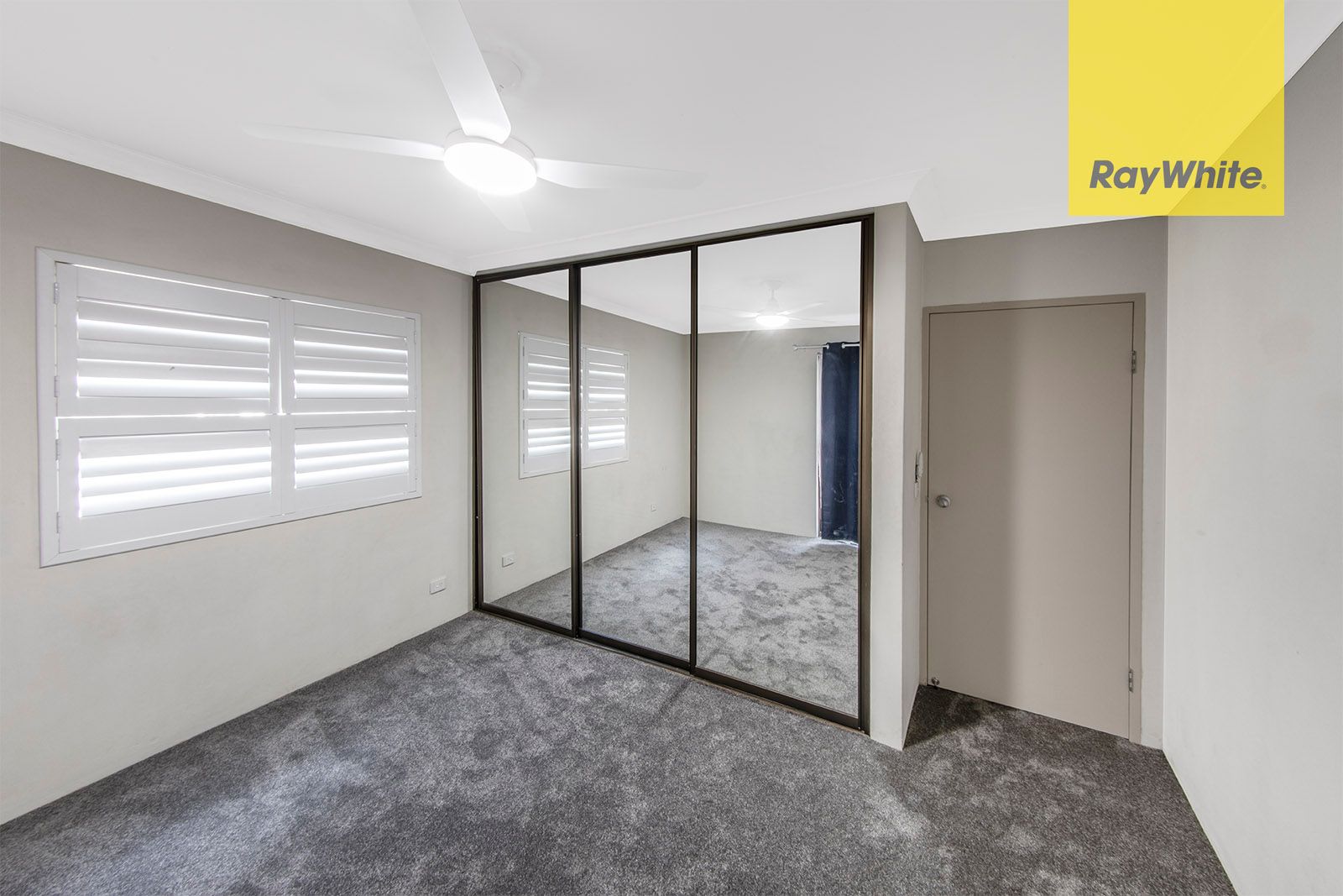 1/1 Isabella Street — photo 3 of 7