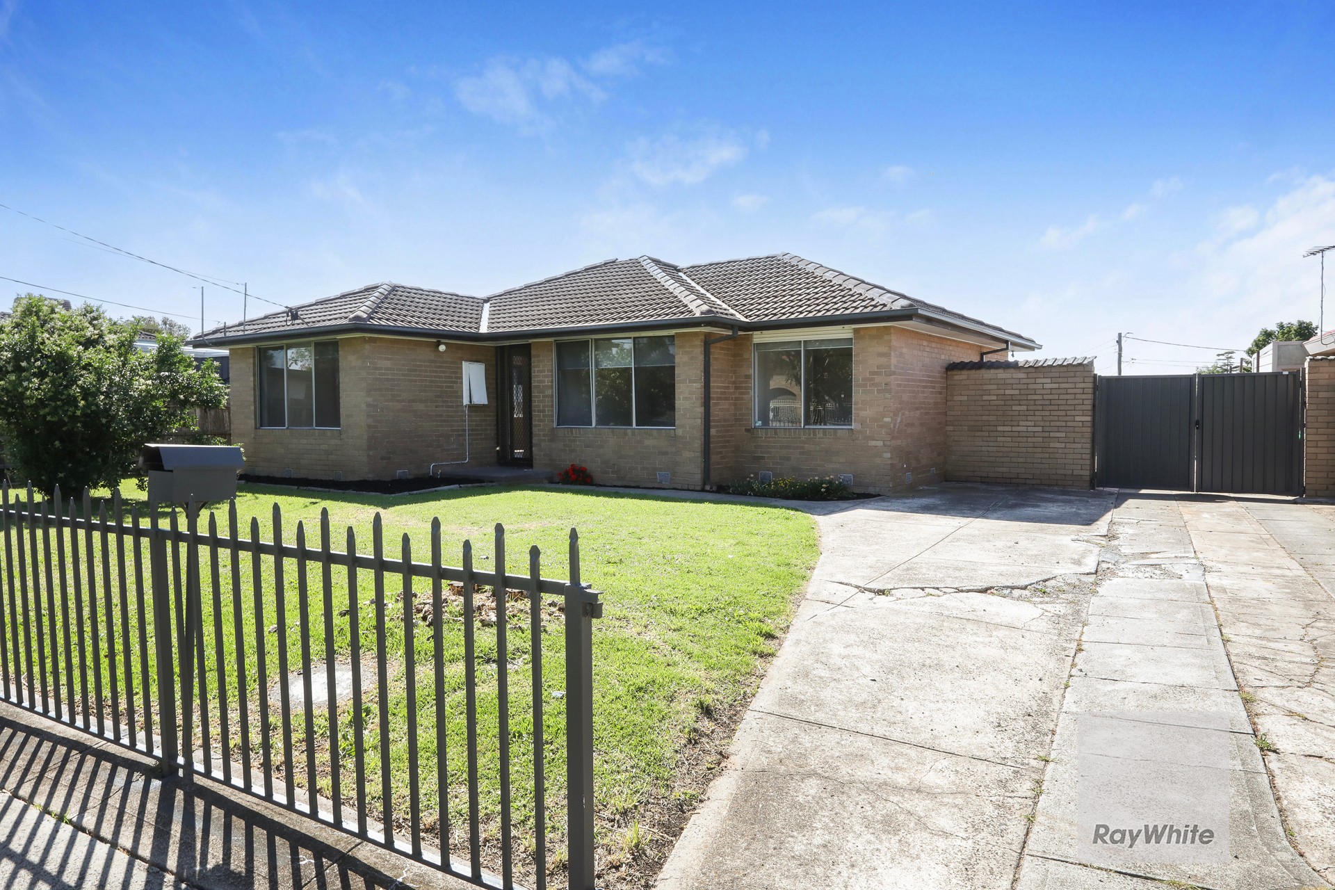 44 Woodstock Drive, Gladstone Park, VIC 3043