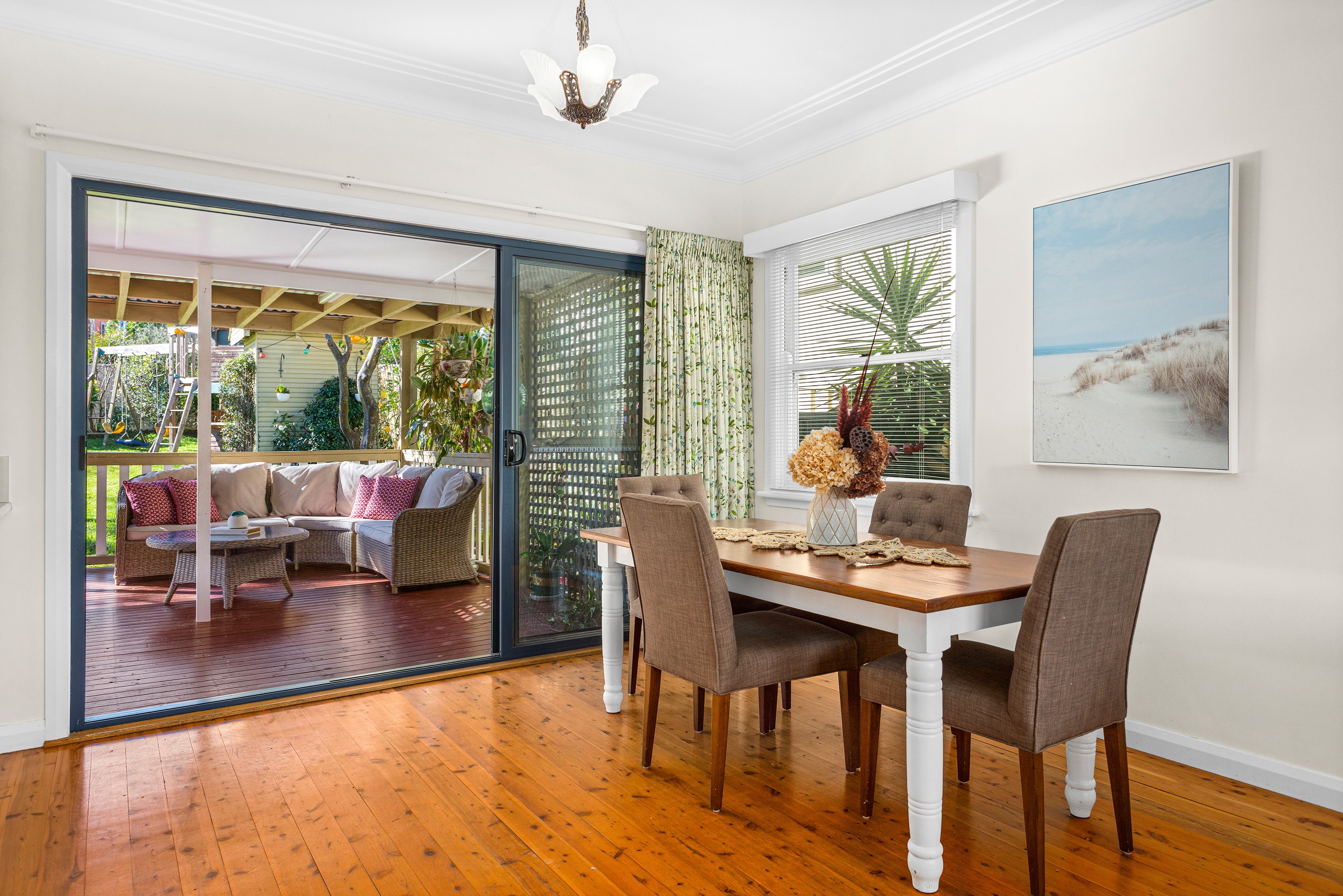 33 London Drive, West Wollongong, NSW 2500