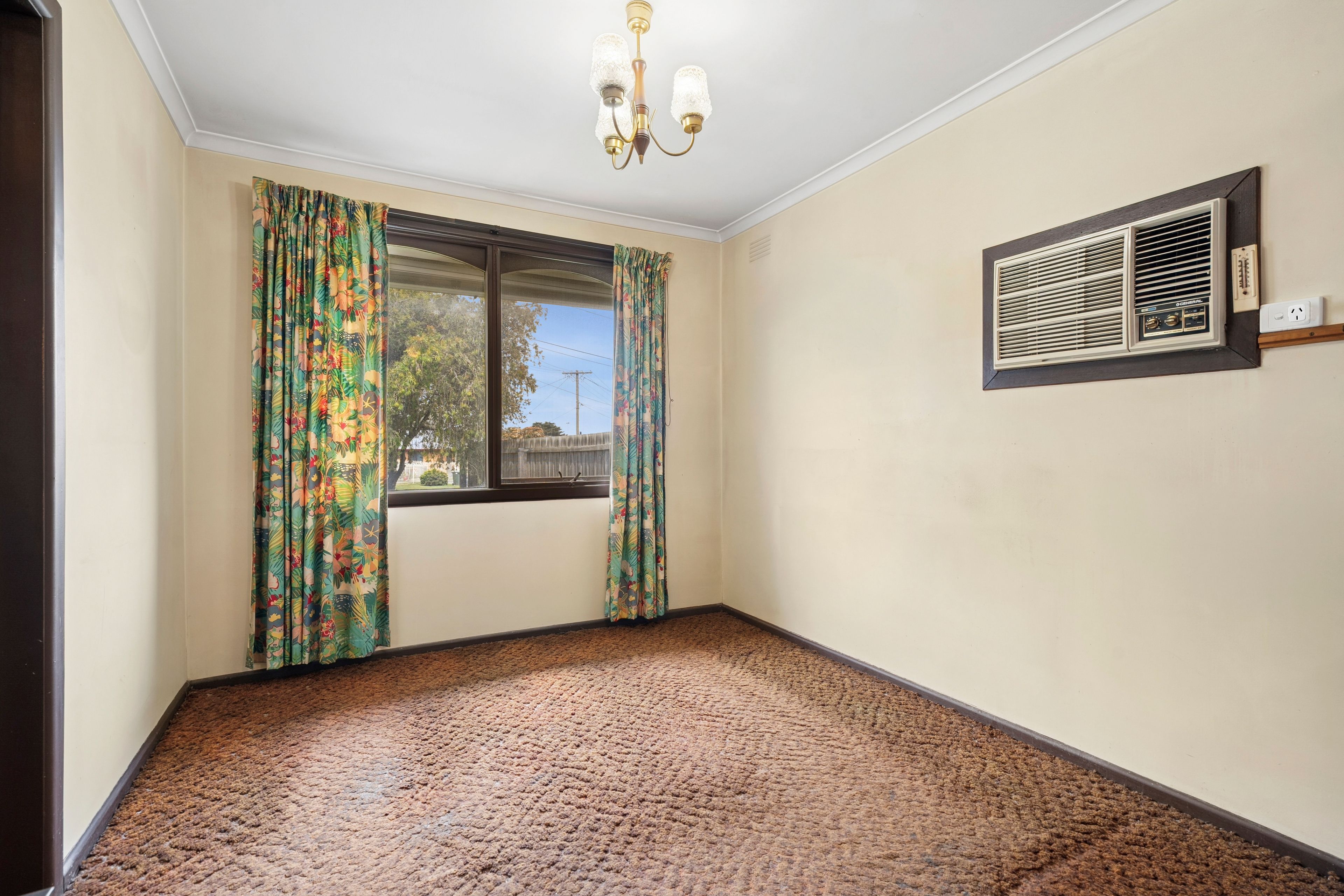 22 Atami Crescent — photo 4 of 13