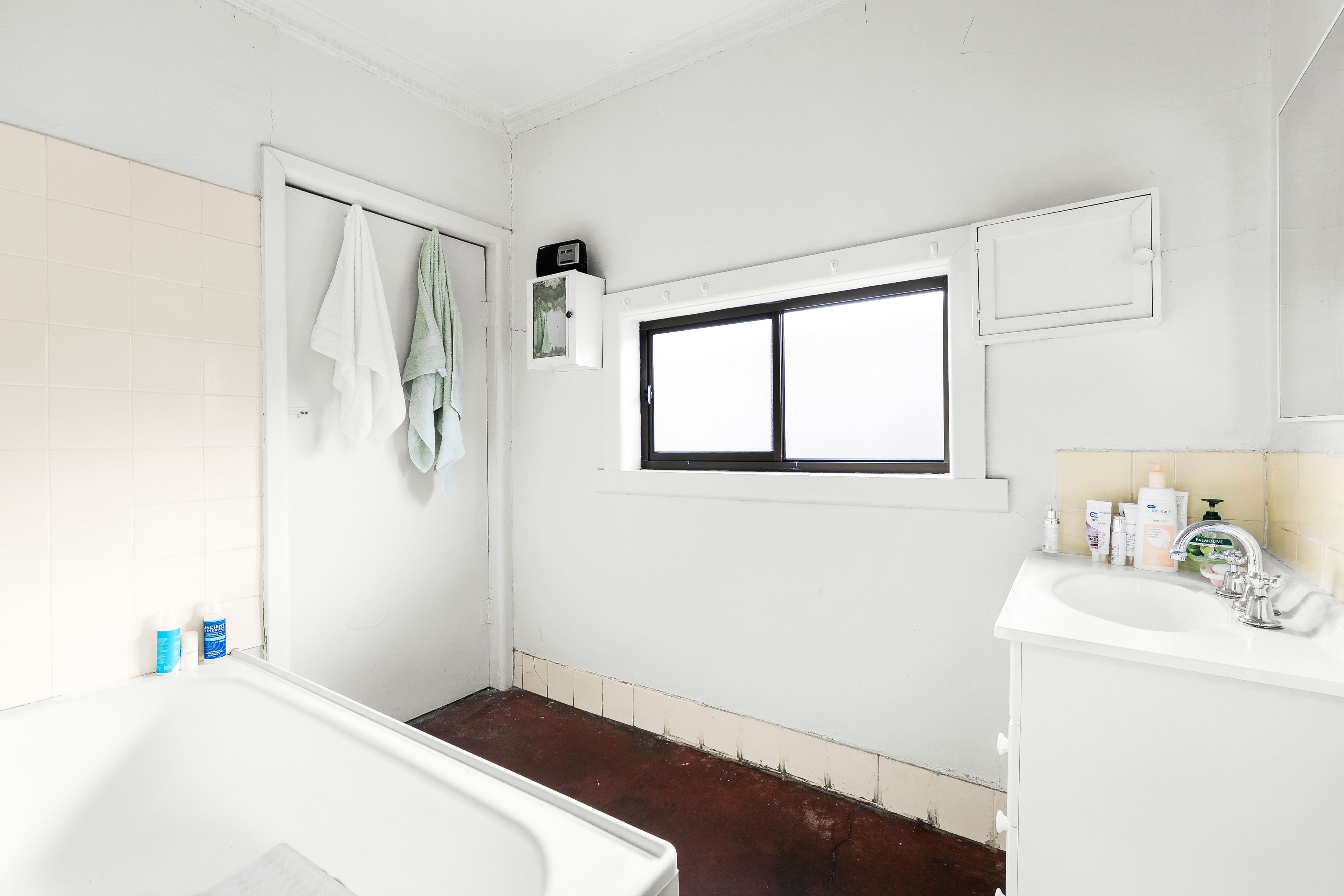 212 Edward Street — photo 9 of 11