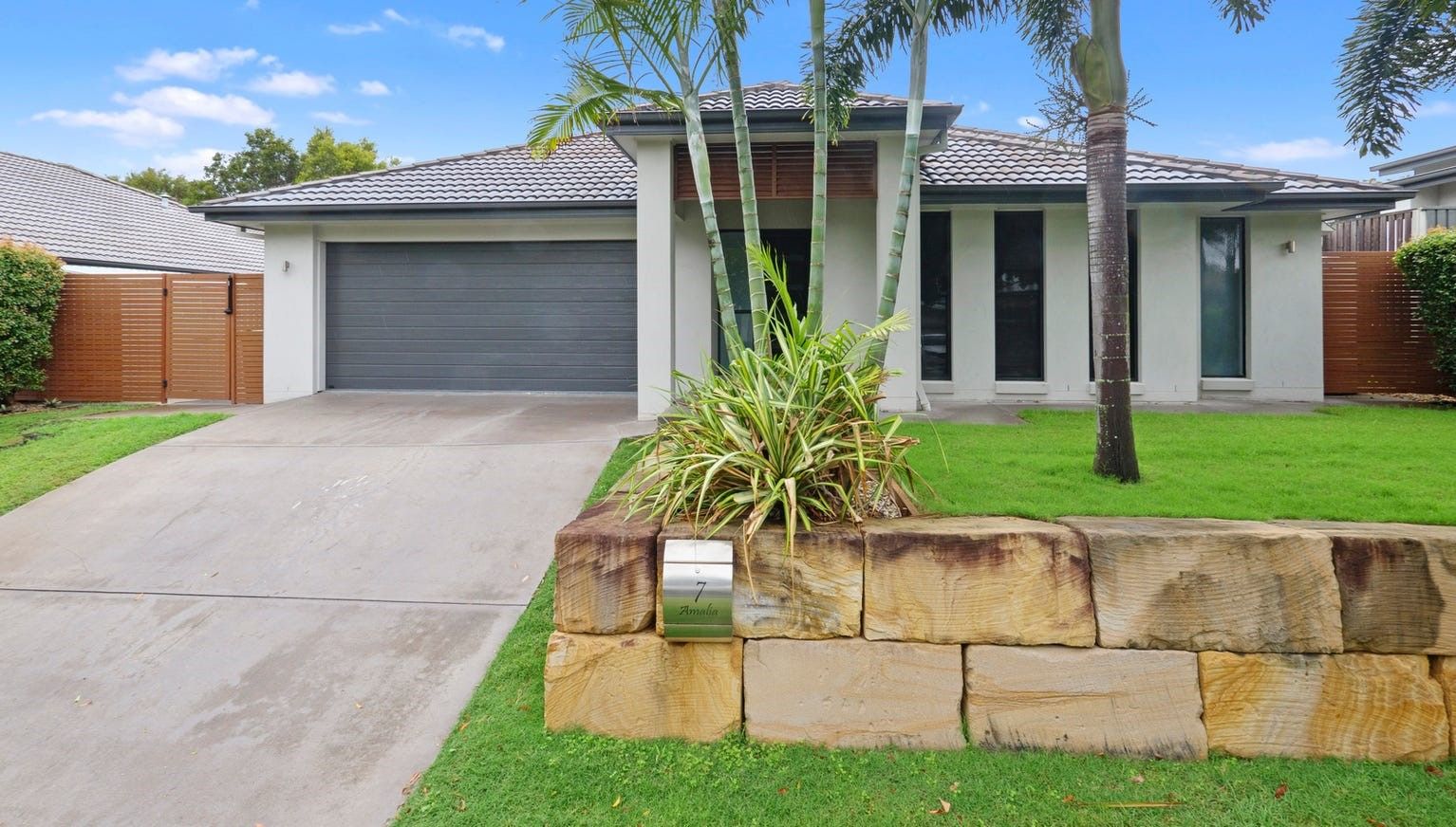 7 Amalia Street, Birkdale QLD 4159