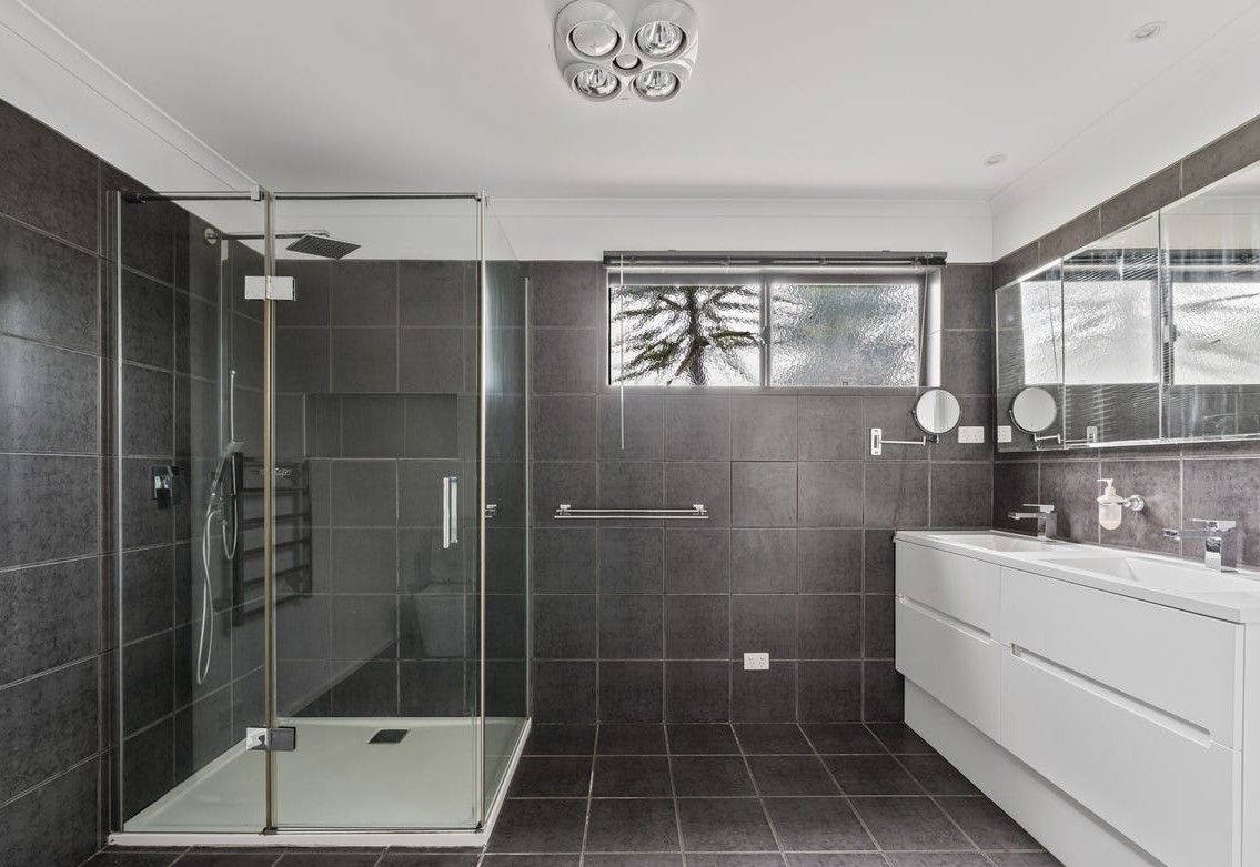 29 Luscombe Avenue — photo 5 of 9
