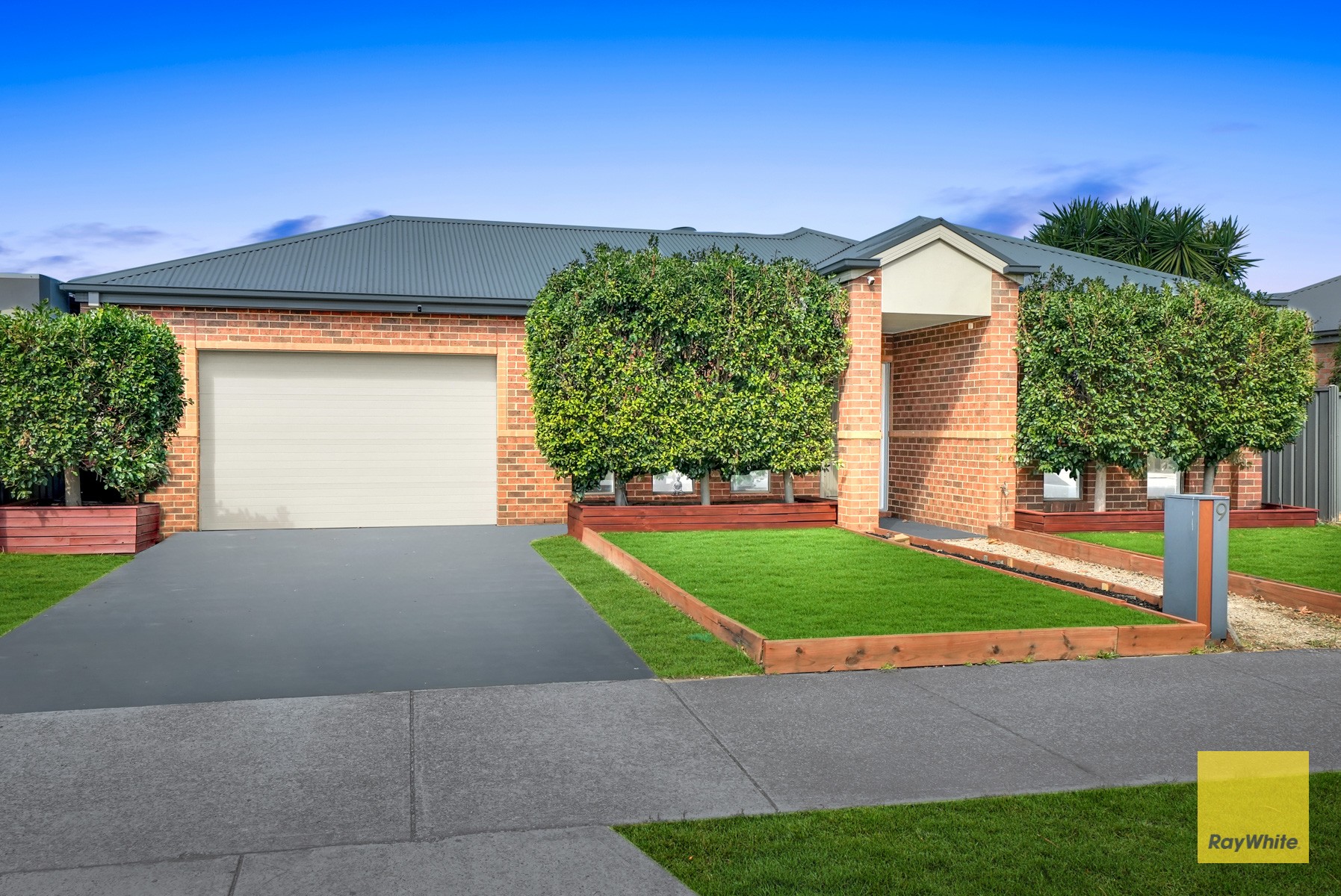 9 Heysen Parkway, Caroline Springs, VIC 3023