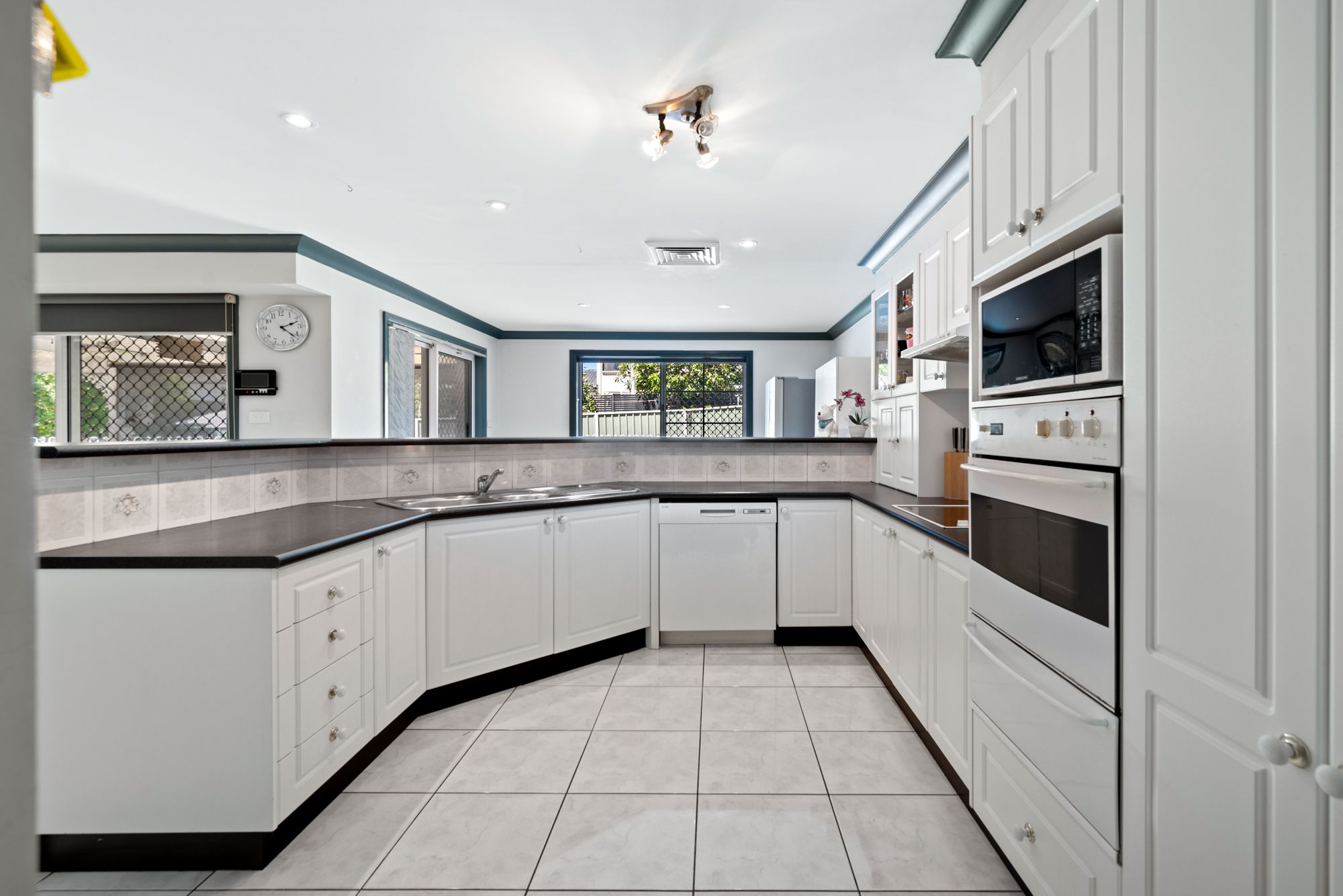60 Mountain View Avenue, Glen Alpine, NSW 2560
