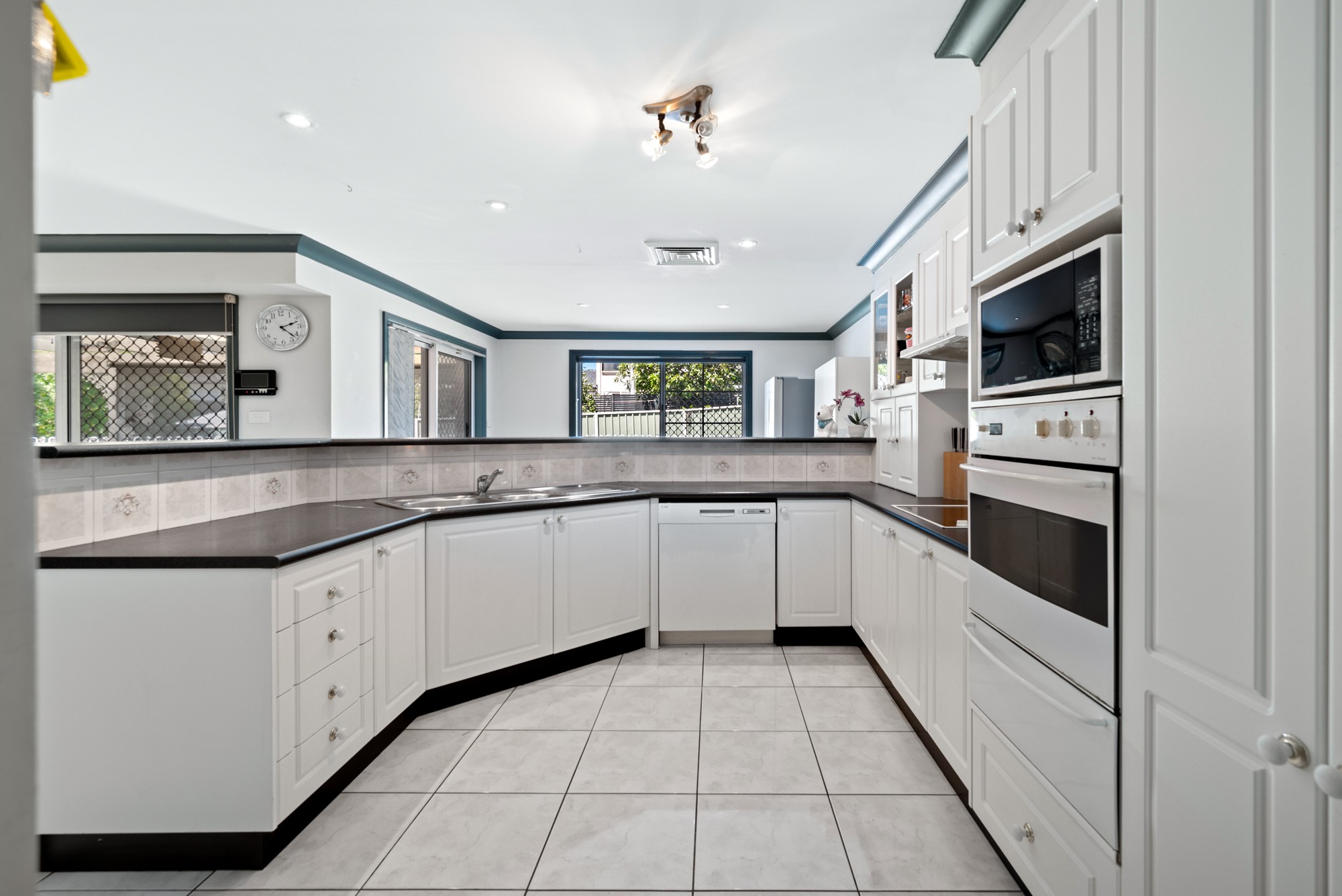 60 Mountain View Avenue, Glen Alpine, NSW 2560