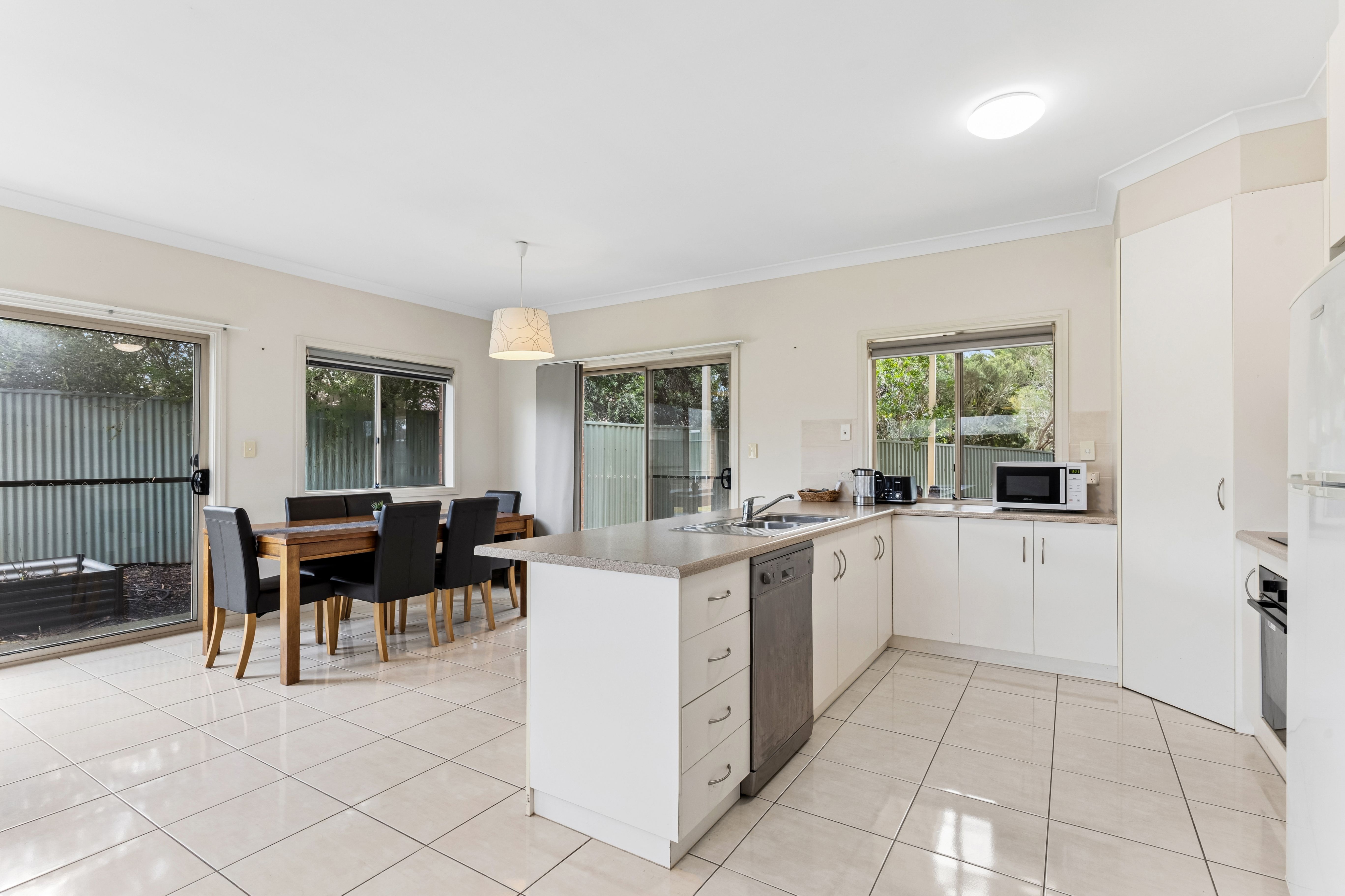 2/34 Haeusler Drive — photo 7 of 26