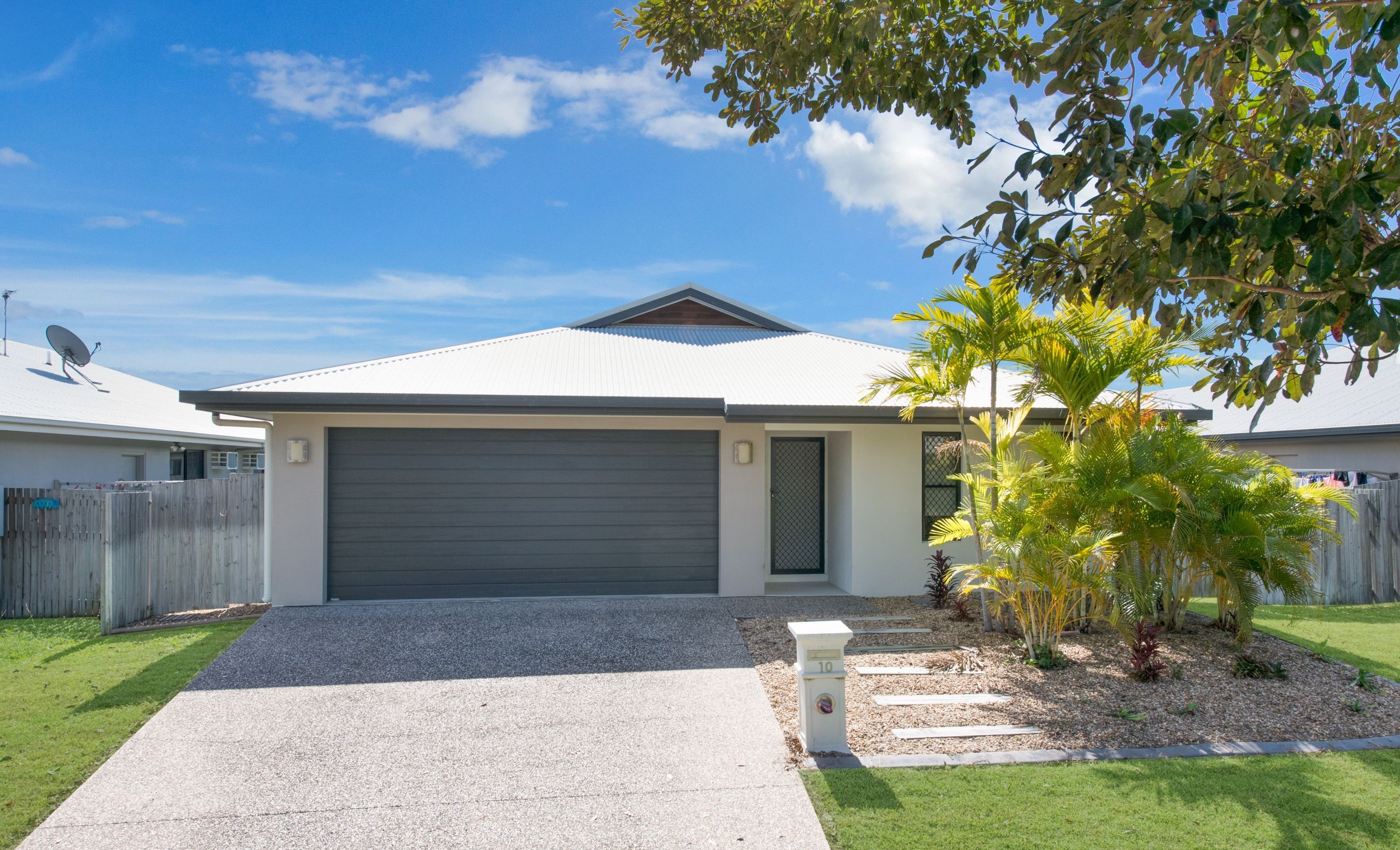 10 Wineglass Bay Avenue, Mount Low QLD 4818