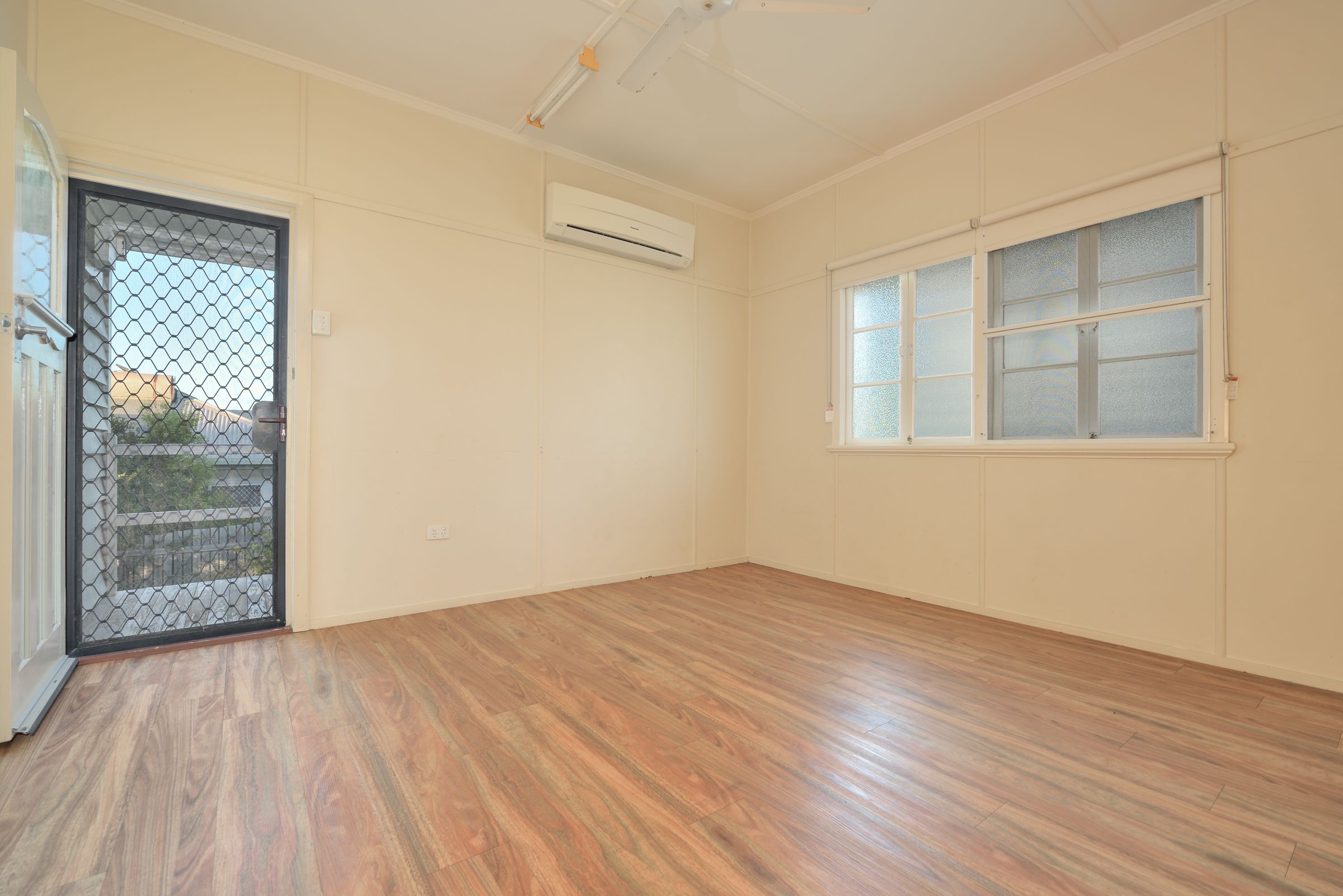 8 Bayne Street, West Gladstone, QLD 4680