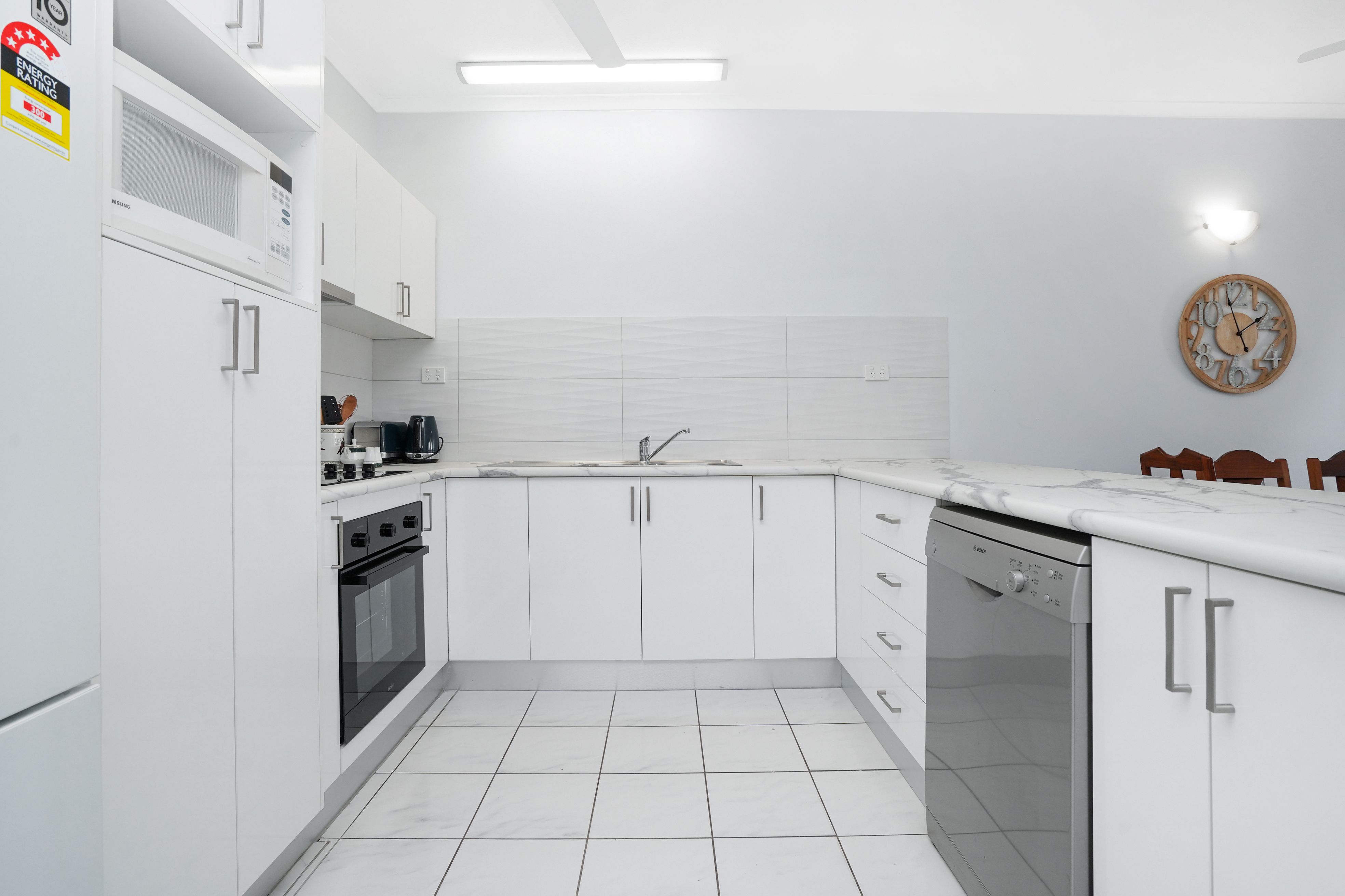 11/260 Casuarina Drive — photo 5 of 18