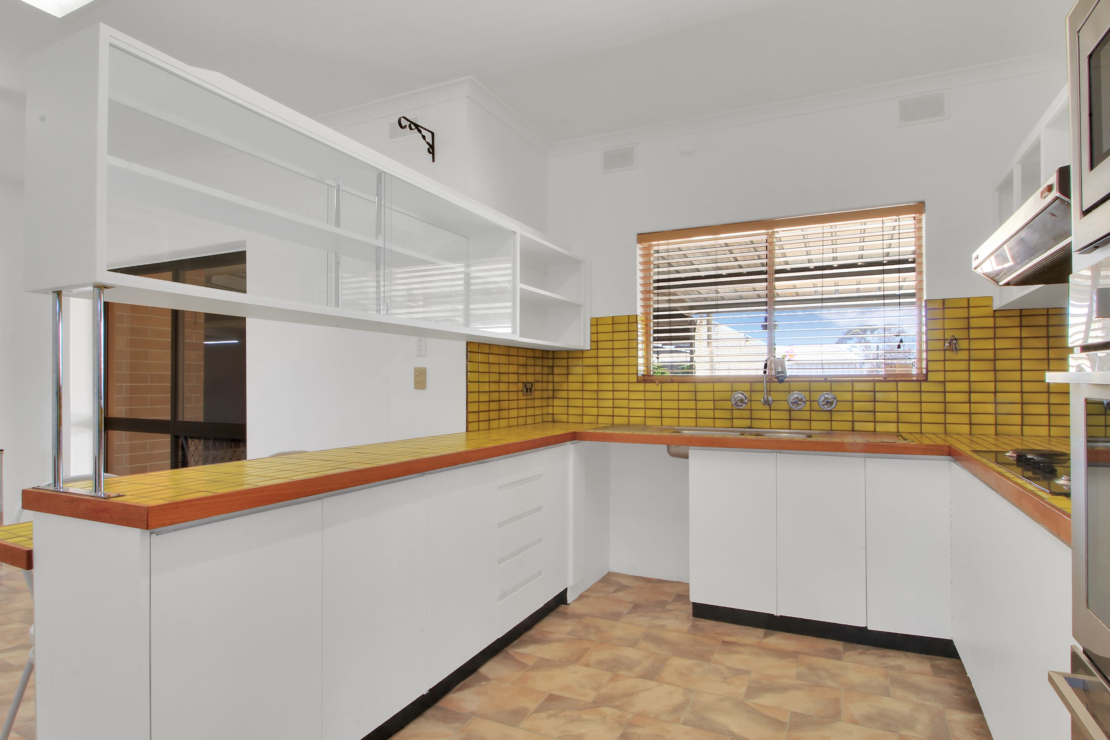 19 Streeter Avenue — photo 4 of 12