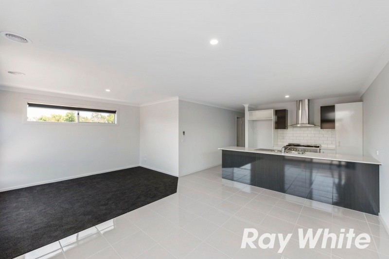 60 Pinnacle Drive, Pakenham, VIC 3810