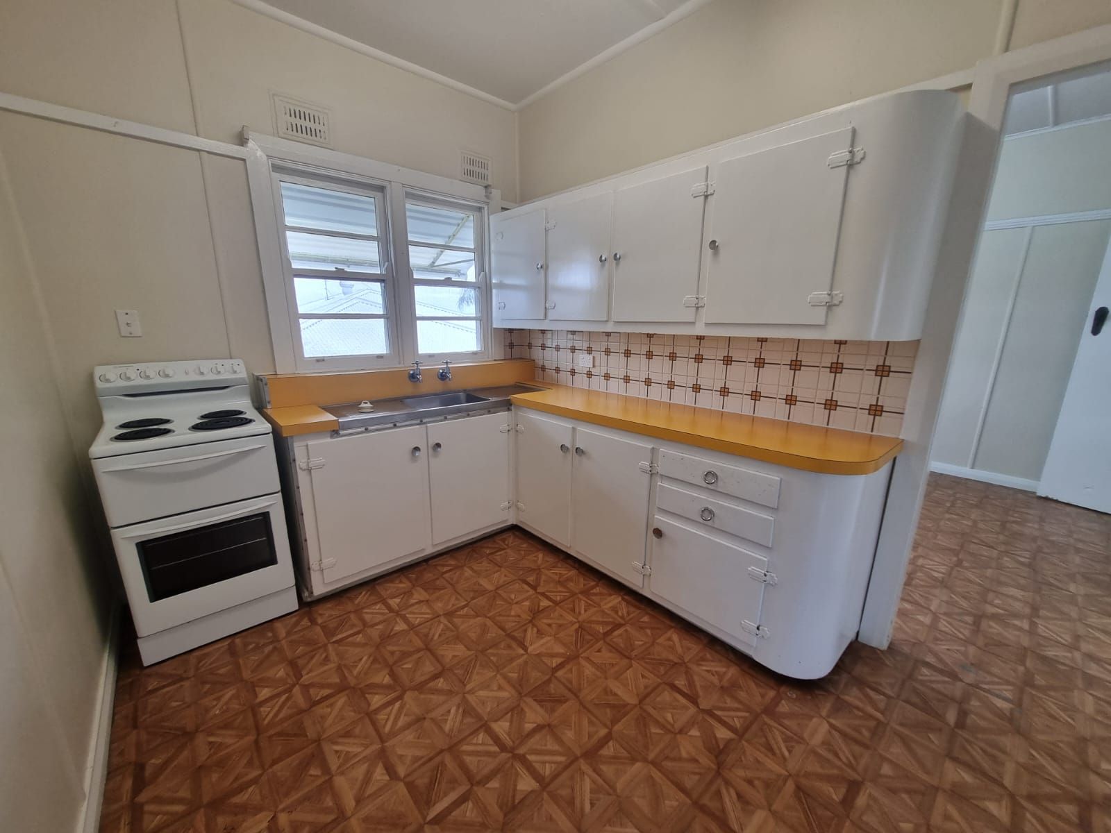 3 McGuren Street — photo 6 of 9