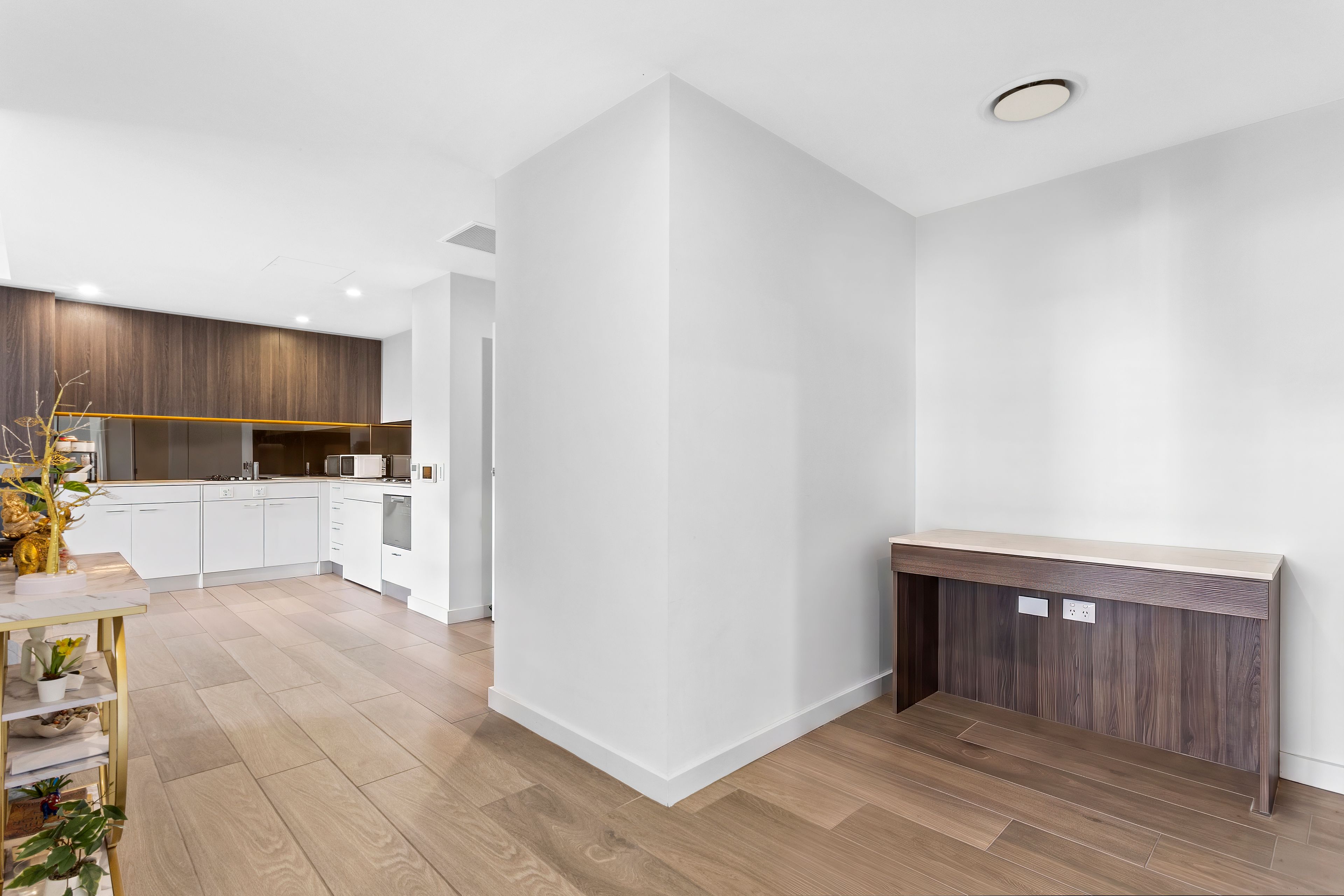 128/121C Jerralong Drive — photo 6 of 13