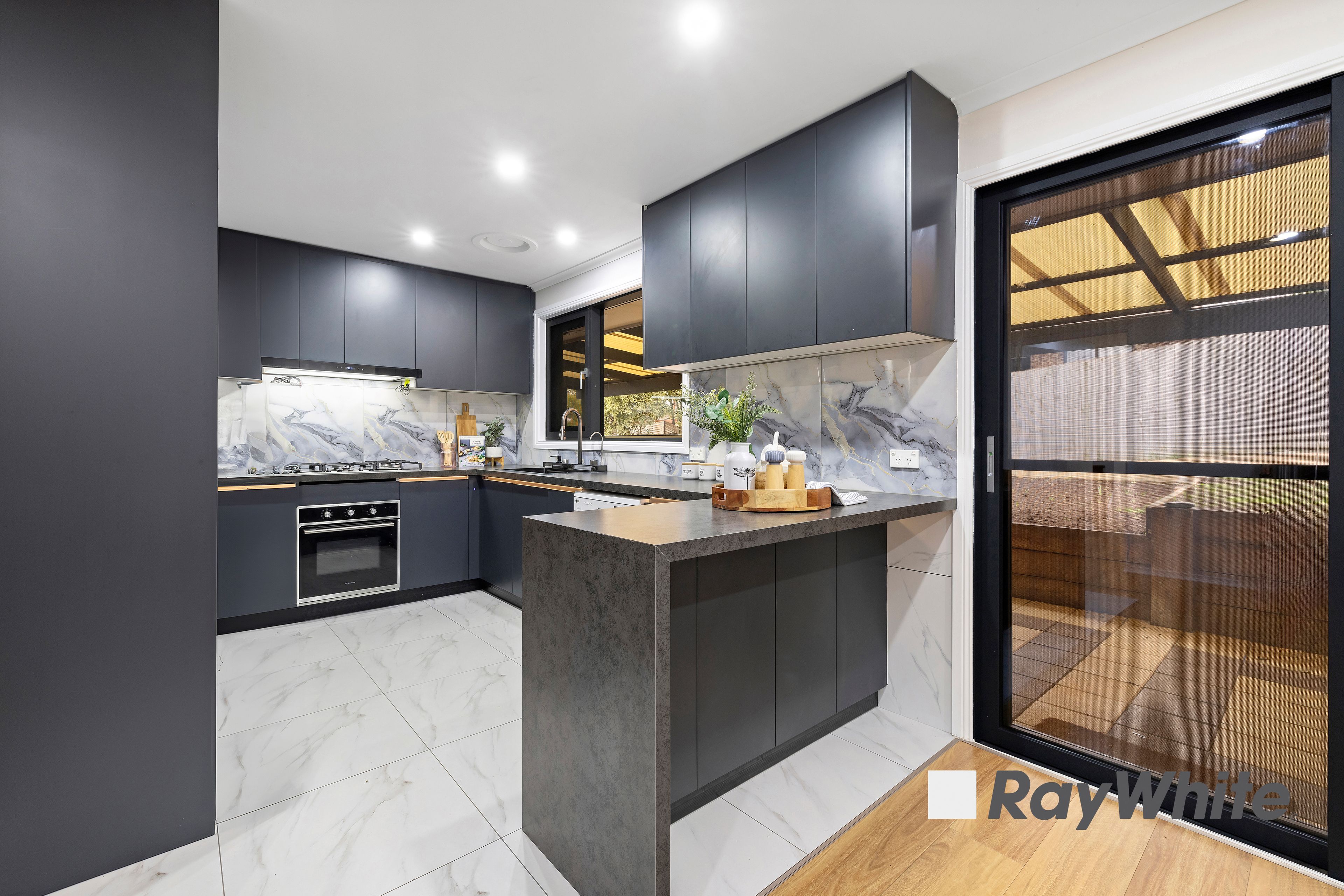 67 John Edgcumbe Way, Endeavour Hills, VIC 3802