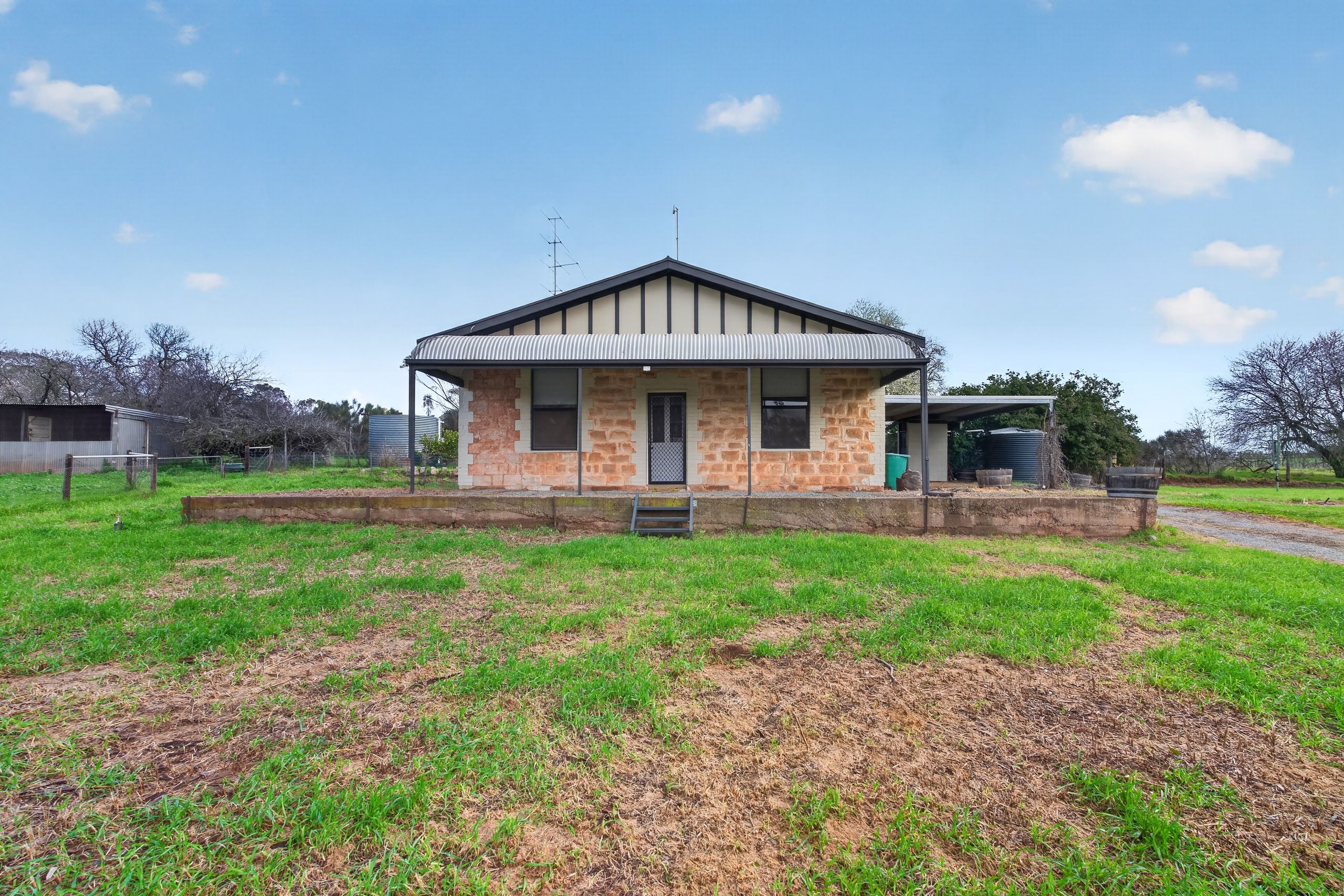 513 White Hut Road — photo from Ray White Clare Valley