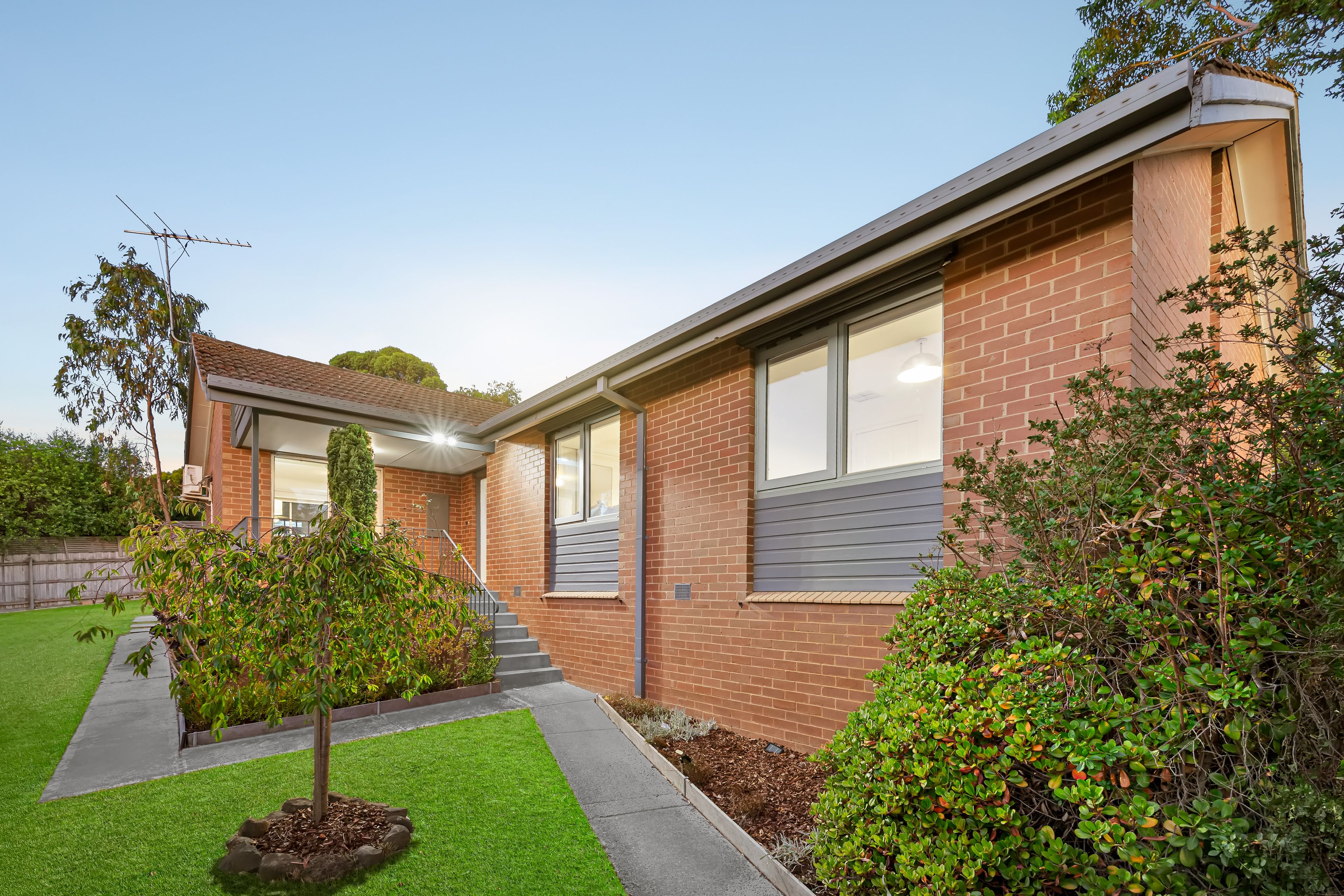 1 Debra Court, Yallambie, VIC 3085