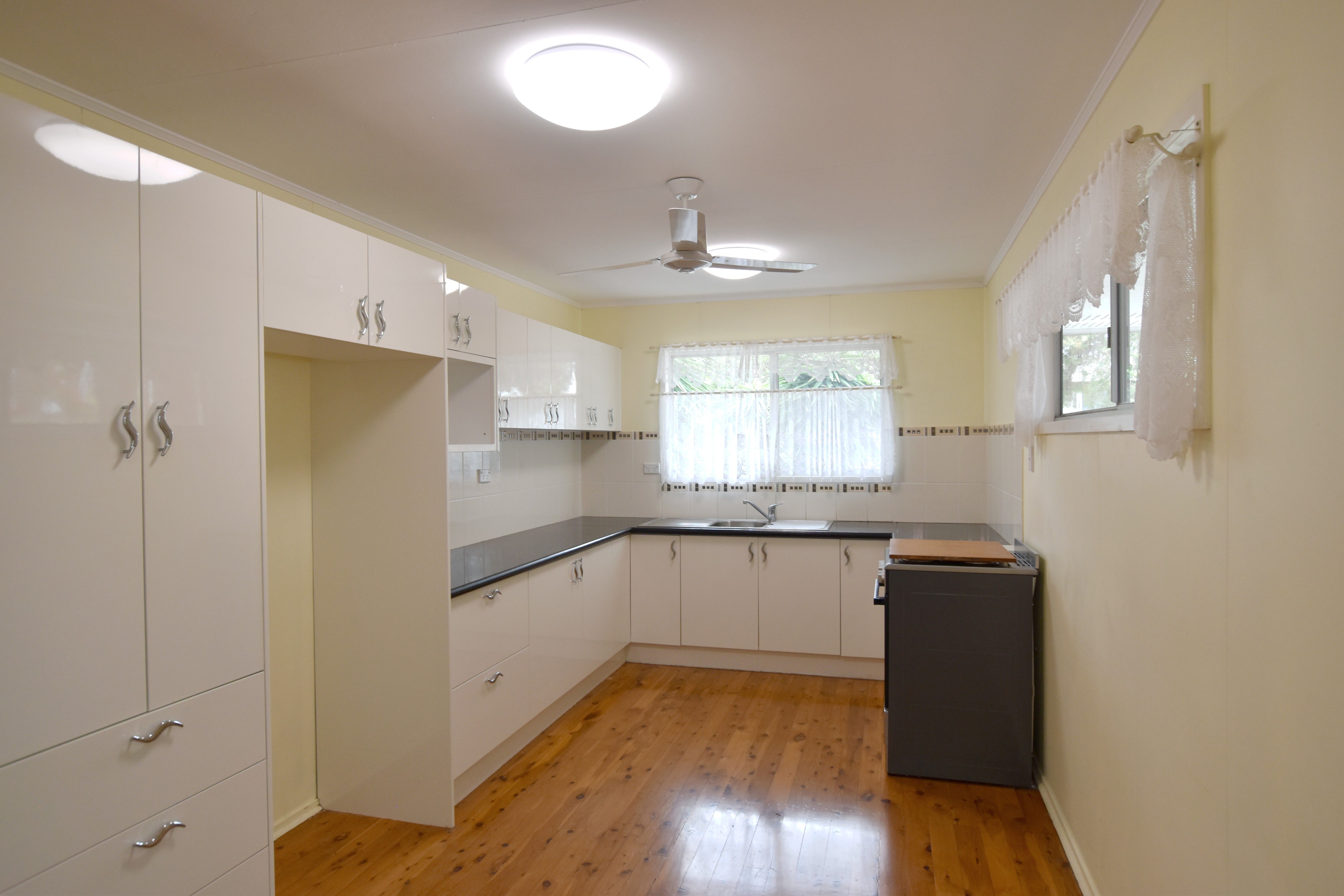 3 Flounder Crescent, Toolooa, QLD 4680