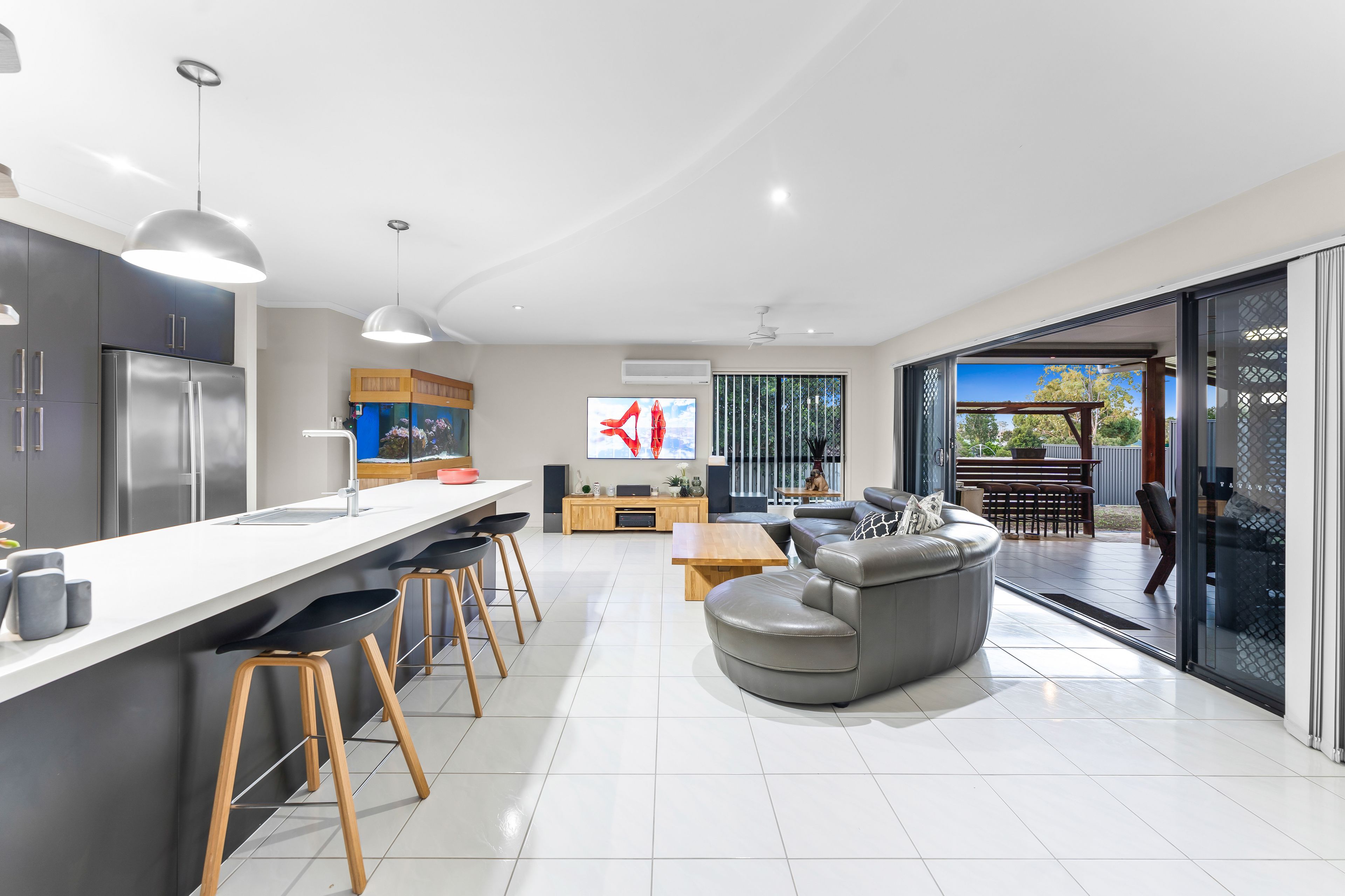 6 Seabiscuit Crescent, Kallangur, QLD 4503