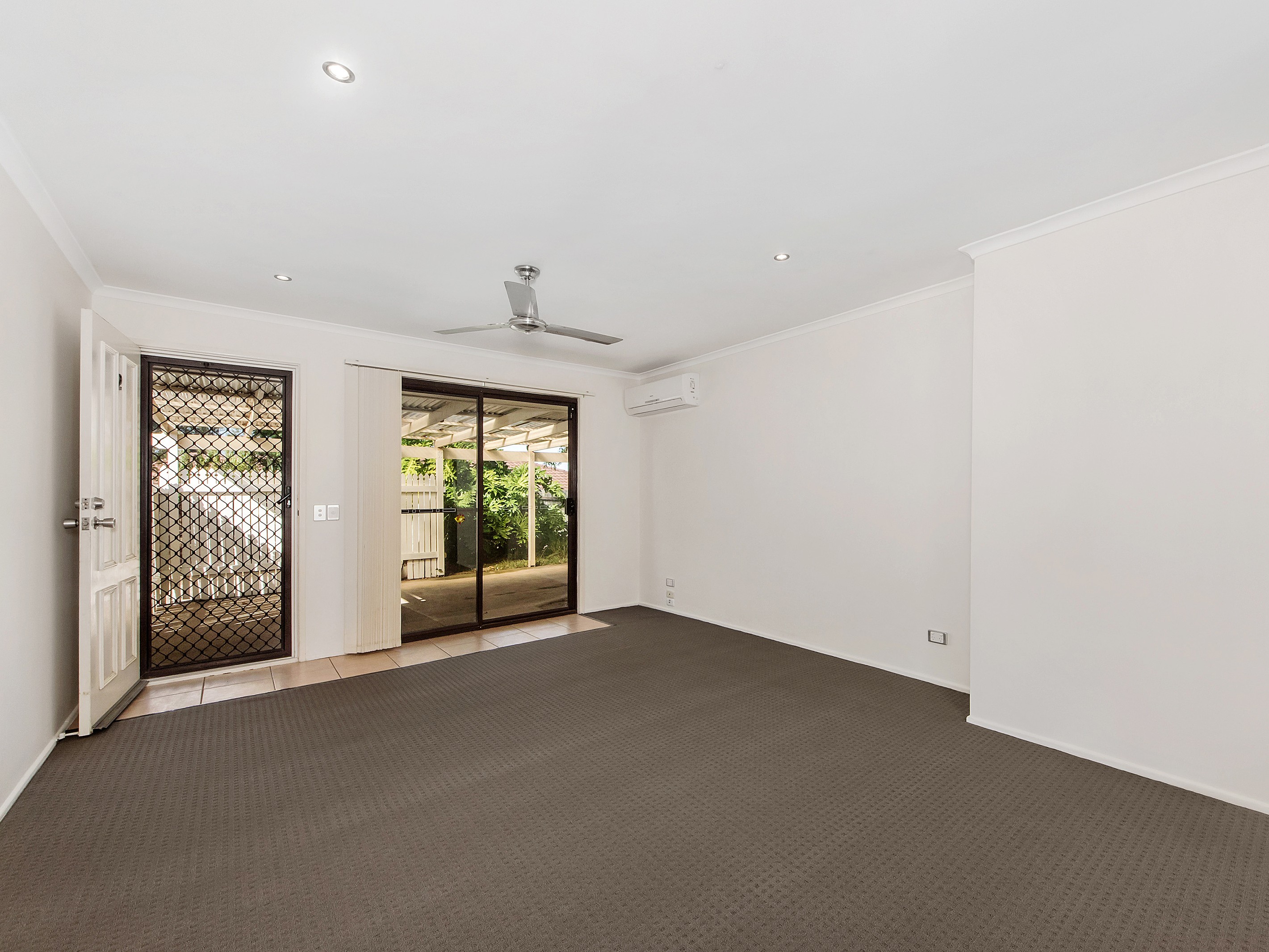 2/9 Robin Joy Close, Labrador, QLD 4215