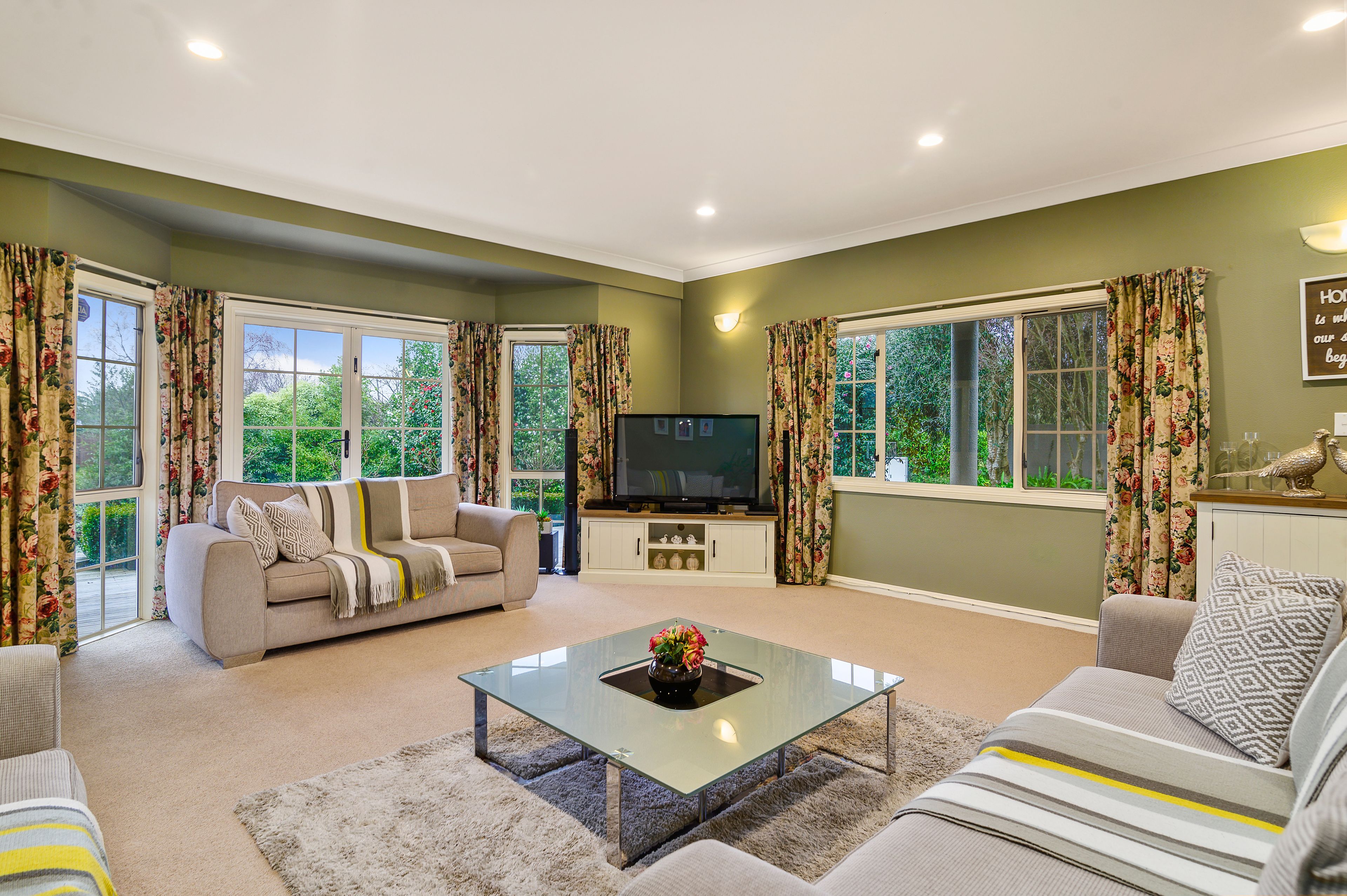 2 Rika Place, Kawaha Point, Rotorua District