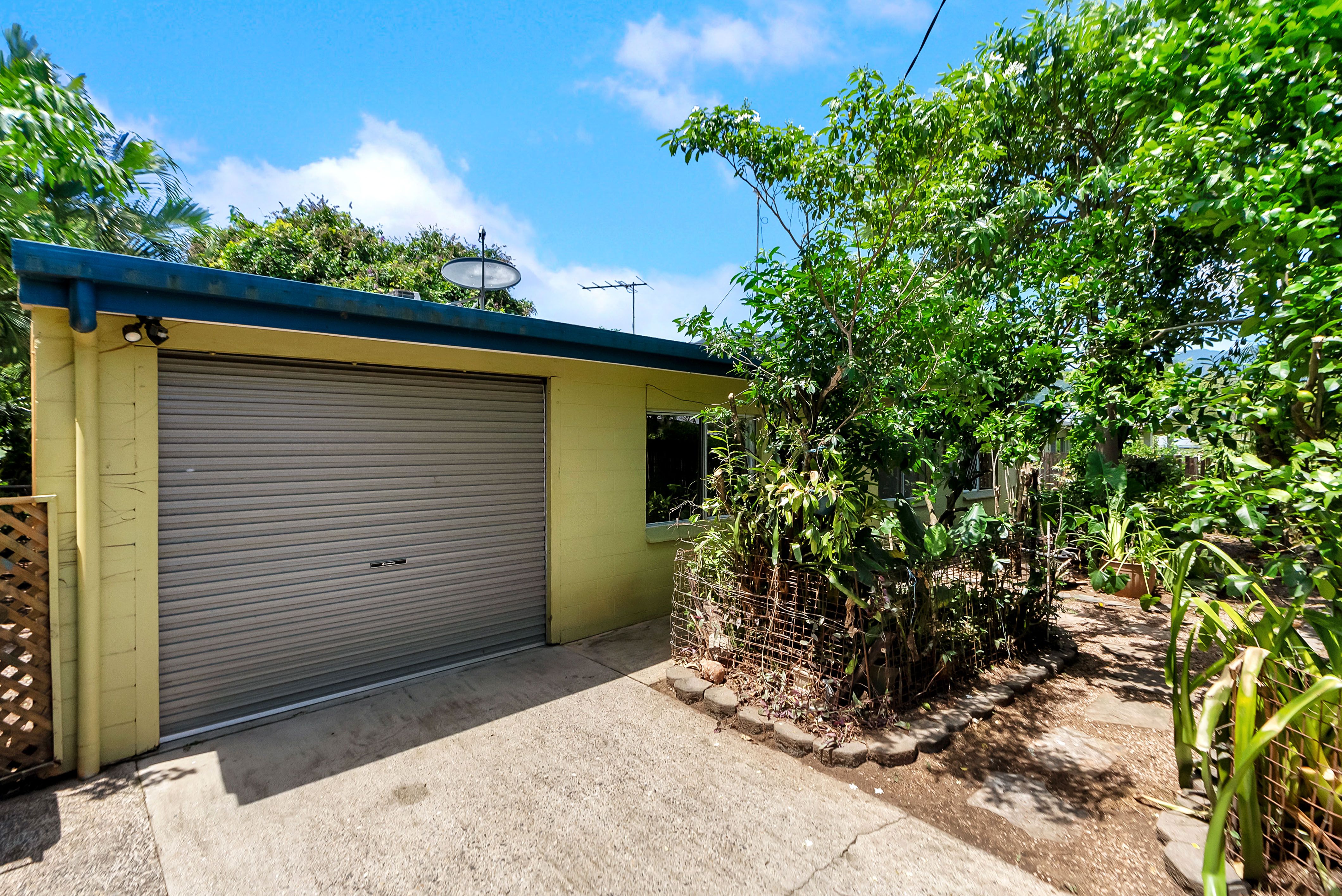 37 Jensen Street, Manoora, QLD 4870