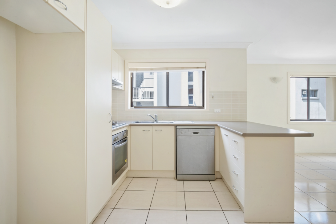 6/23 Armrick Avenue, Broadbeach, QLD 4218