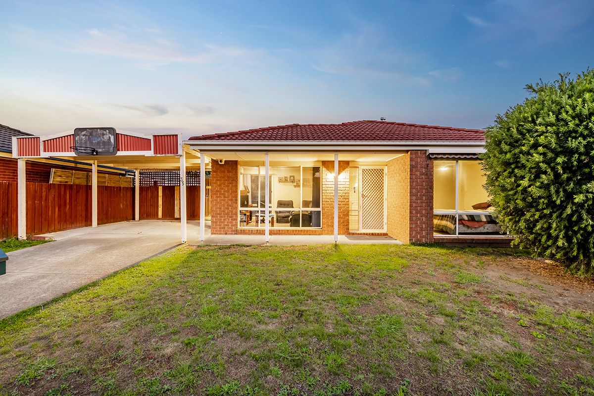 35 Glenaire Crescent, Cranbourne West VIC 3977
