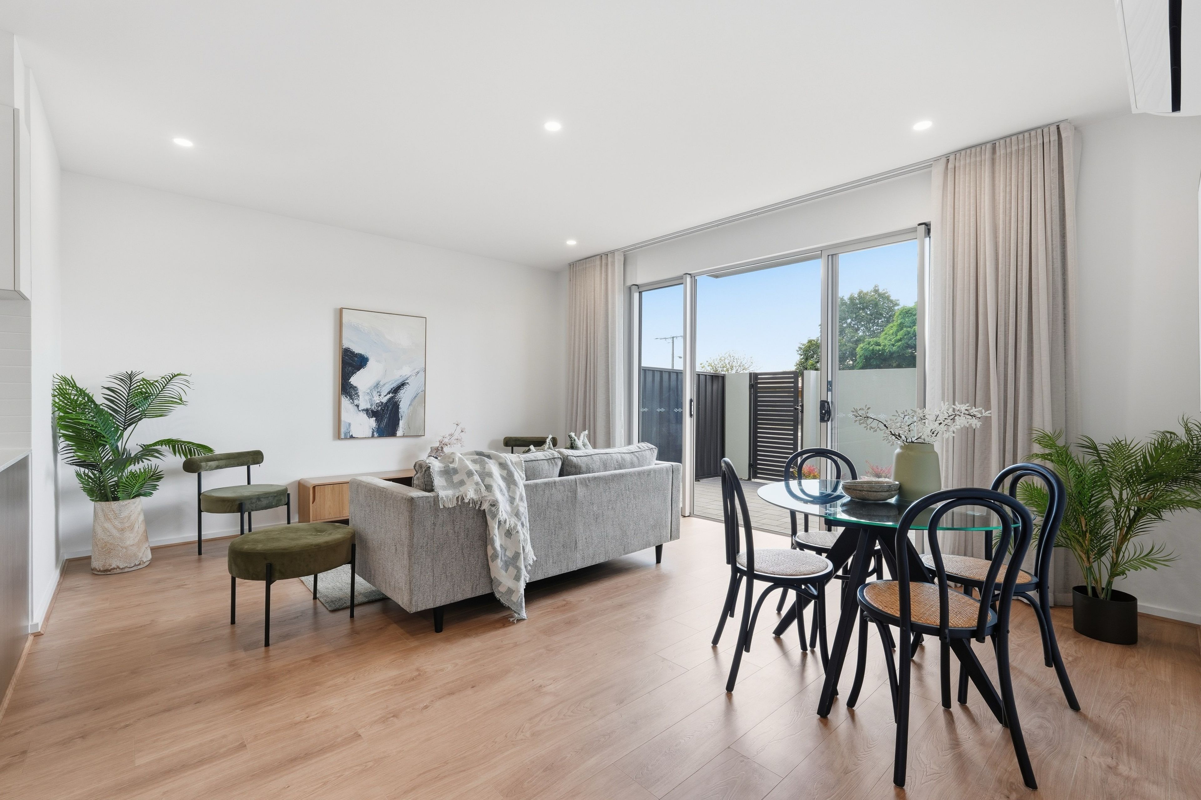 3/2A Frogmore Road — photo from Ray White Semaphore