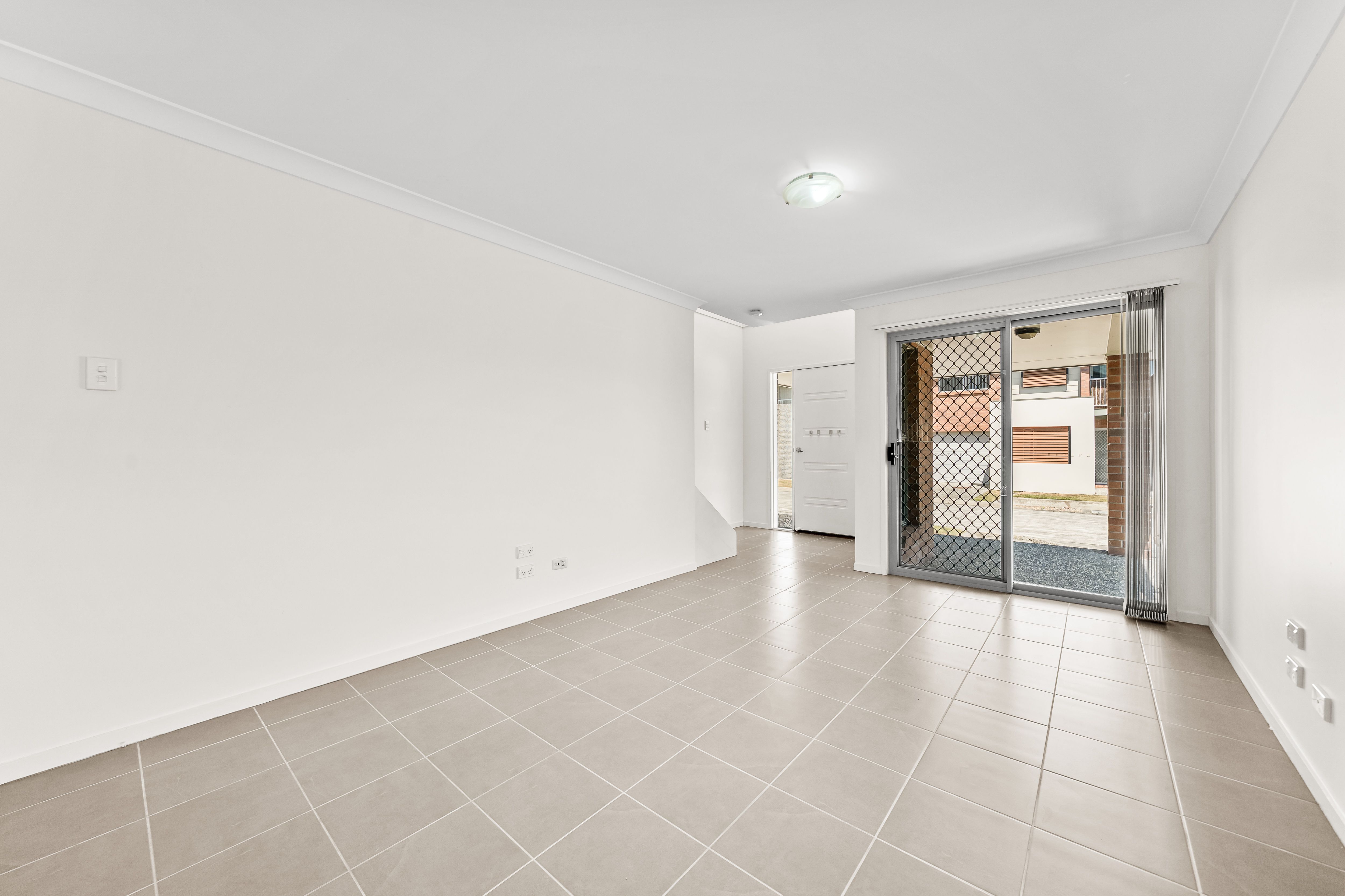 17/4 Myola Street — photo 3 of 22