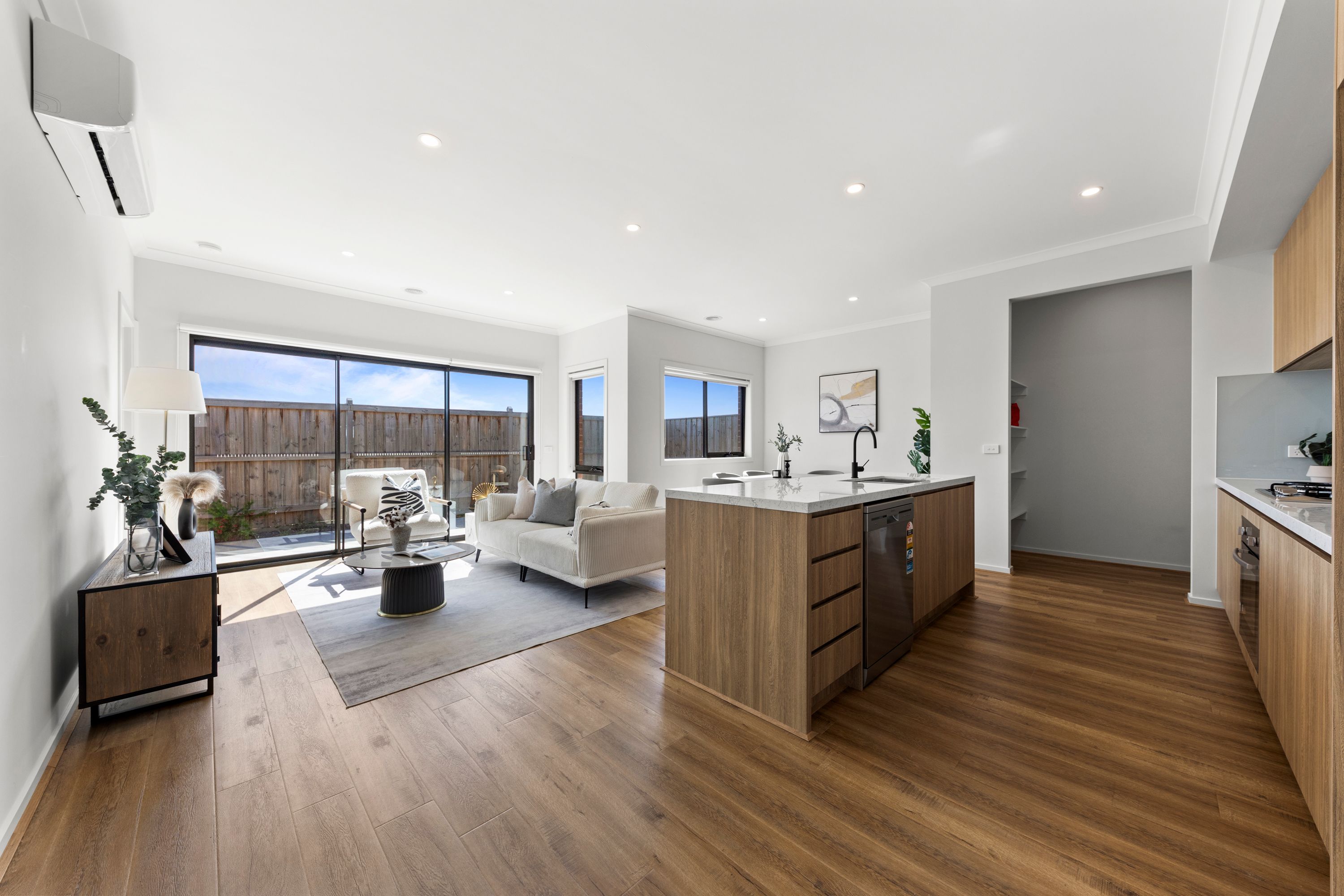 4 Handley Crescent — photo 7 of 24