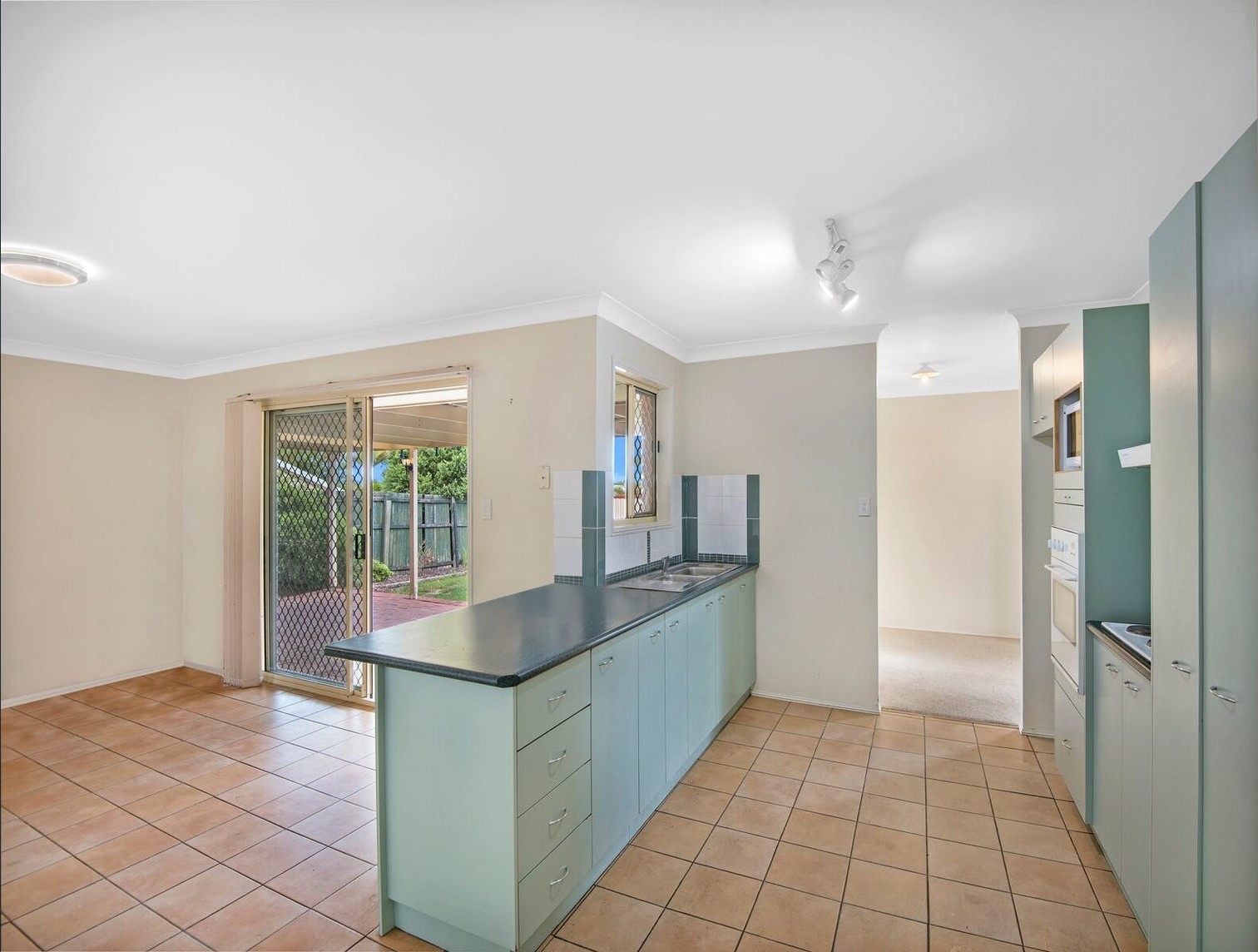 21 Highbury Drive, Crestmead, QLD 4132