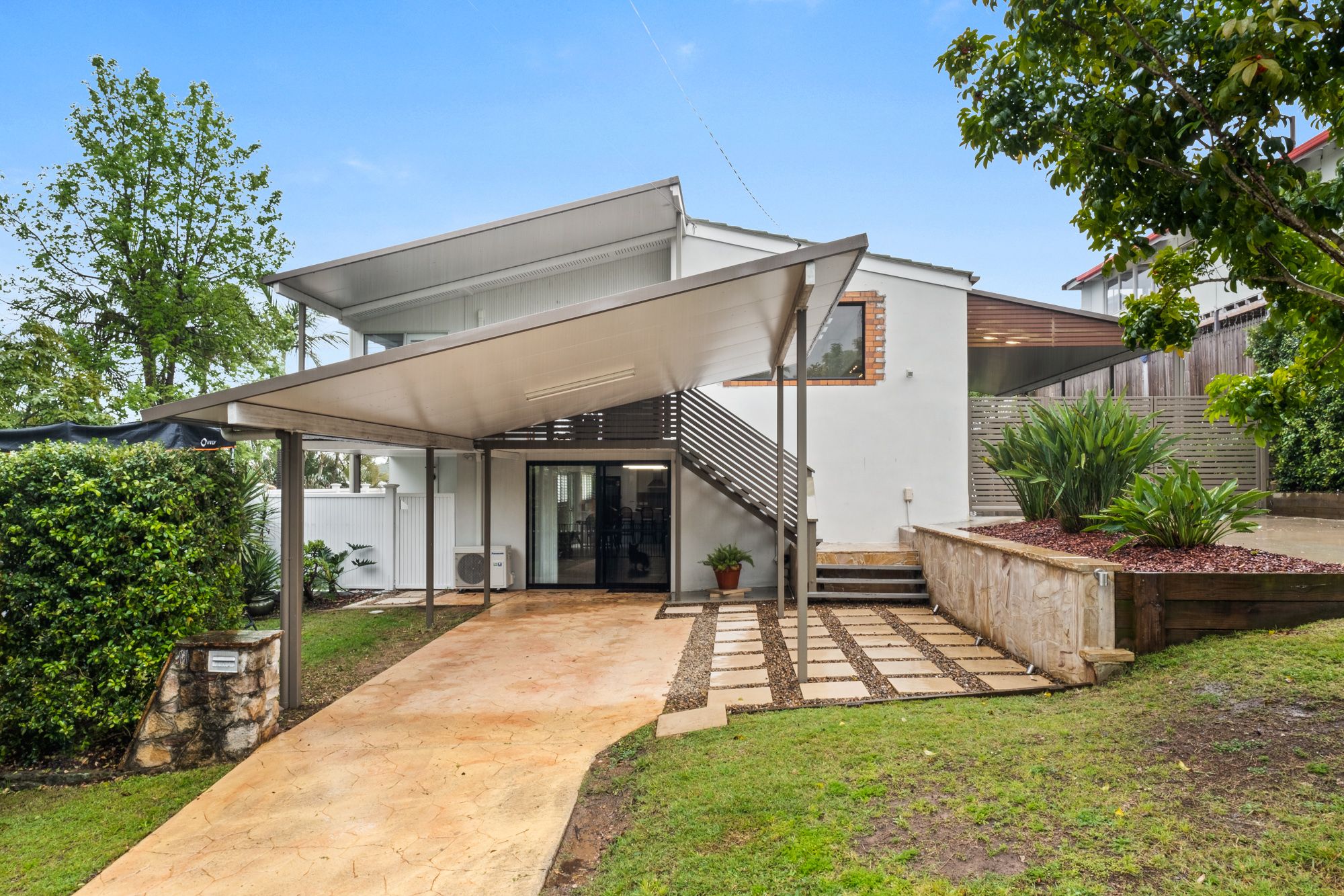 ELEVATED DUAL LIVING FAMILY HOME WITH POOL & VISTA VIEWS