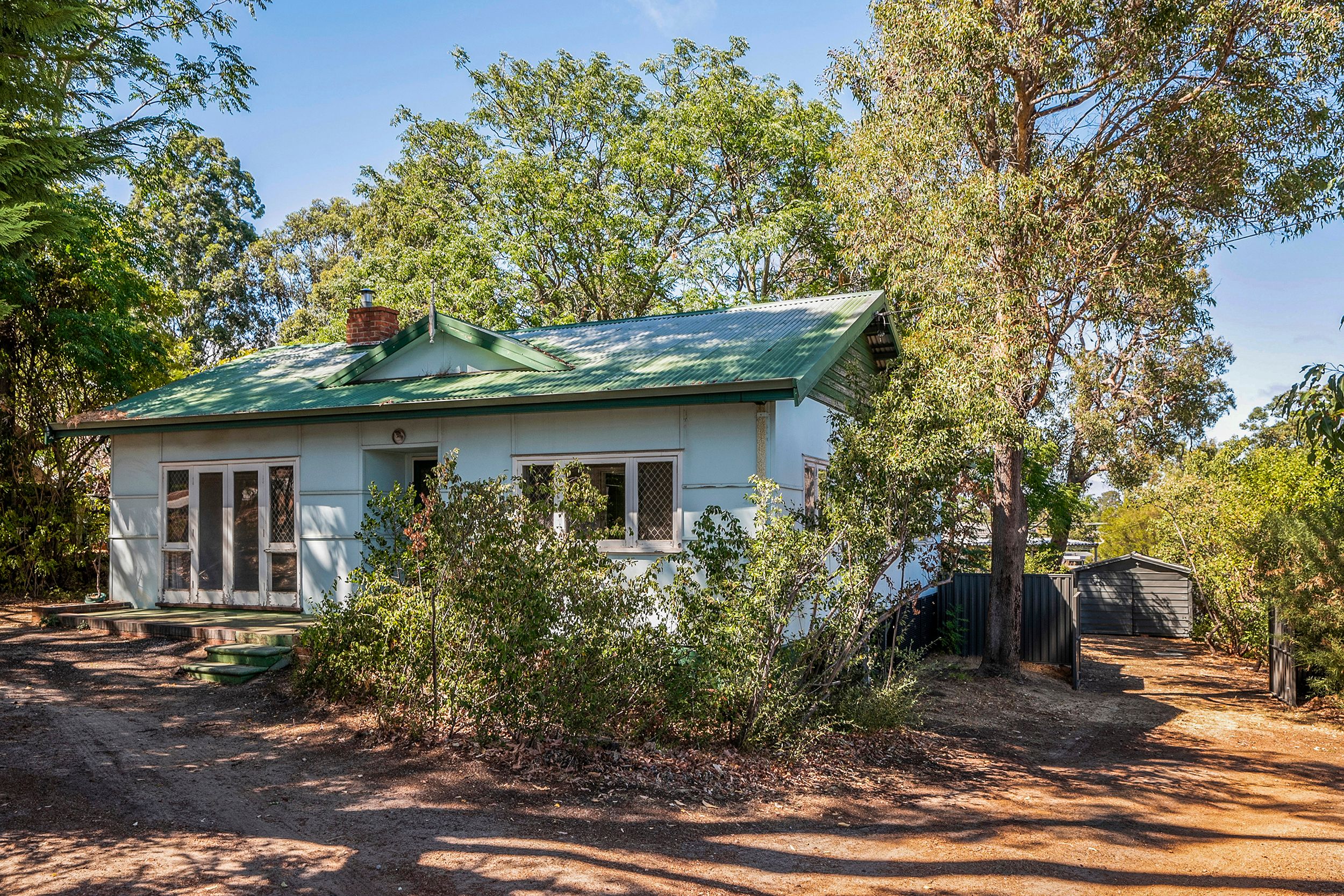 105 Lesmurdie Road, Lesmurdie WA 6076