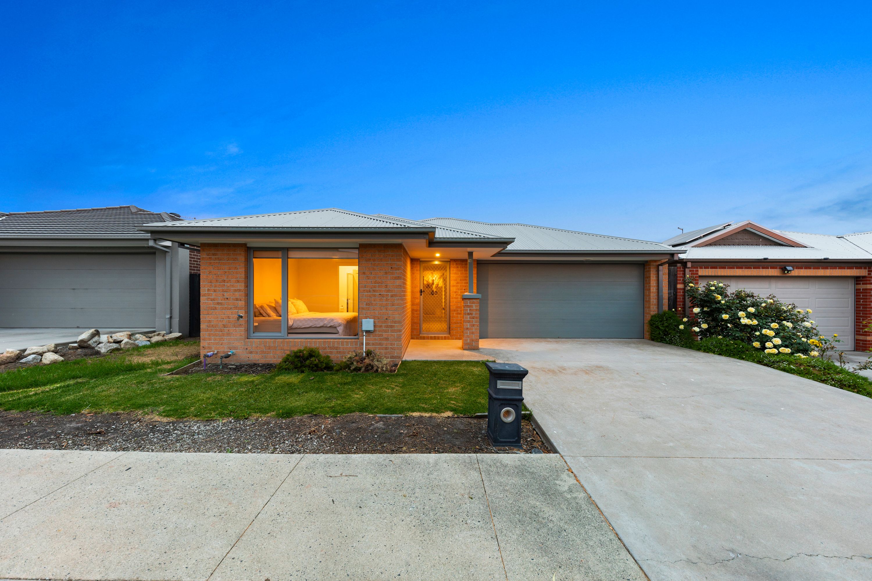 16 Cabernet Way, Pakenham VIC 3810