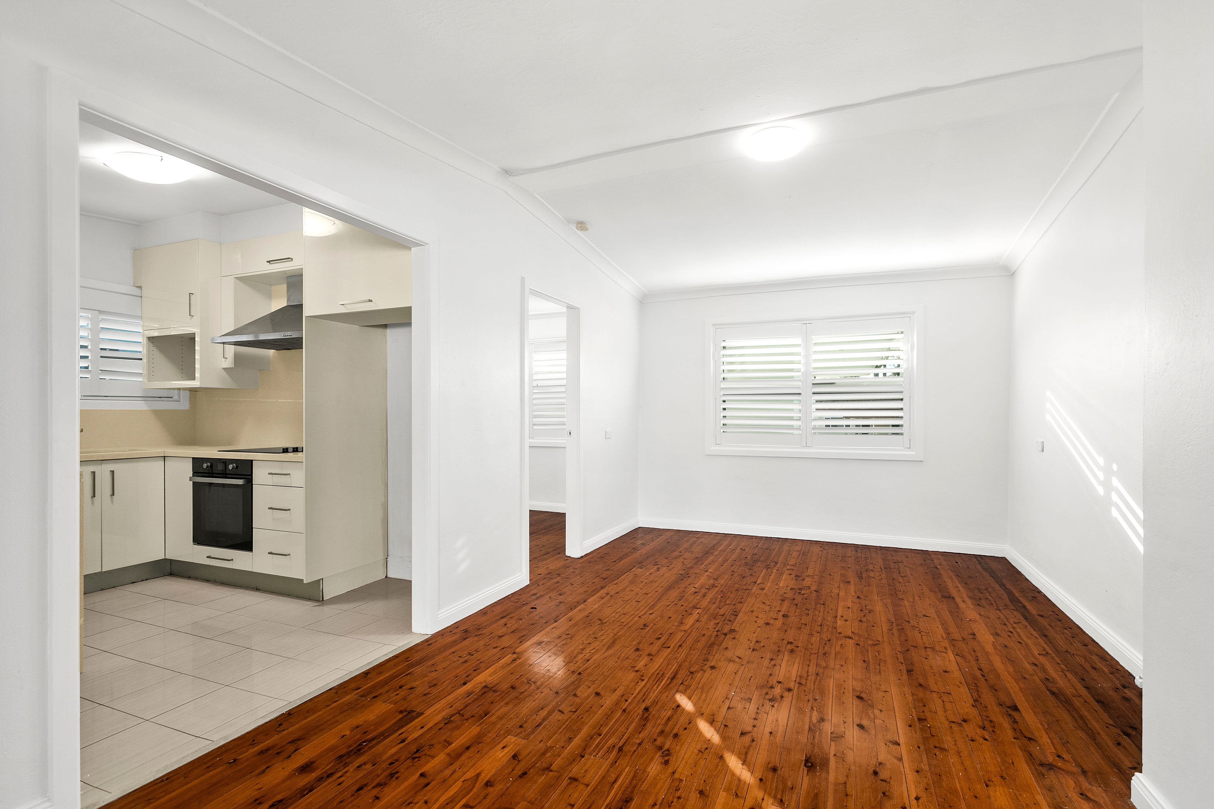 105 Deakin Street — photo 3 of 9
