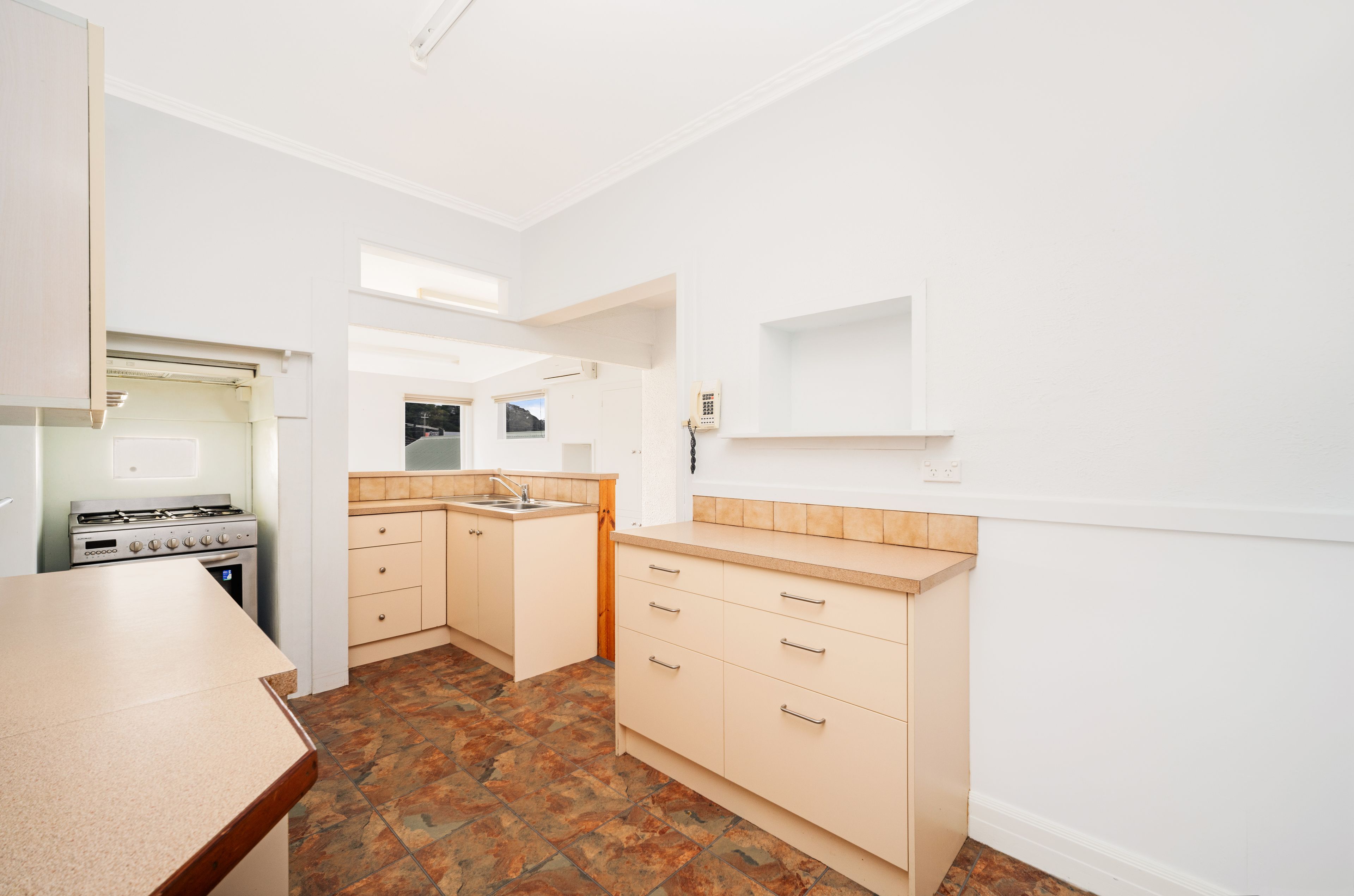 16 Jackman Avenue — photo 7 of 18