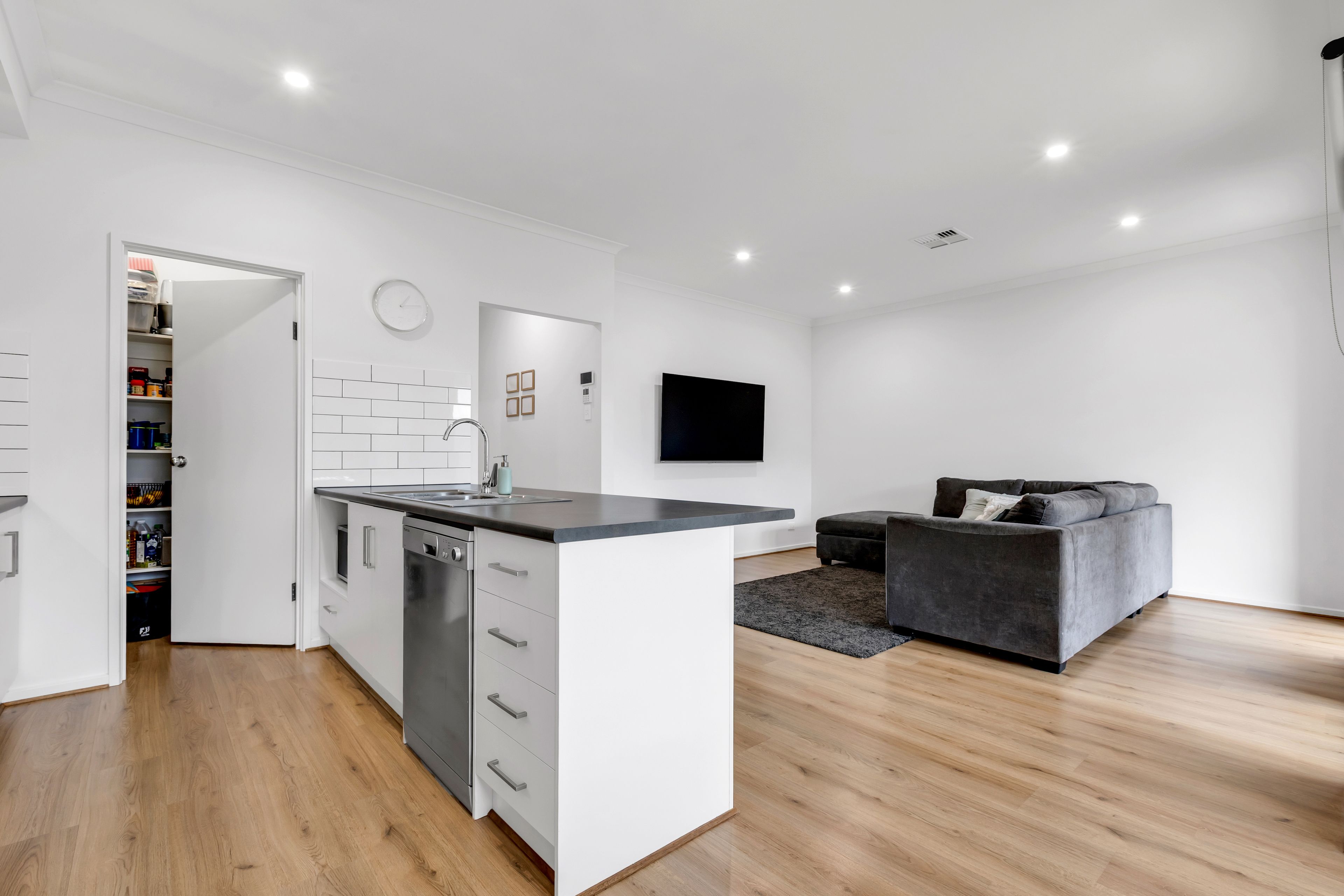 72 Newton Boulevard — photo 10 of 28