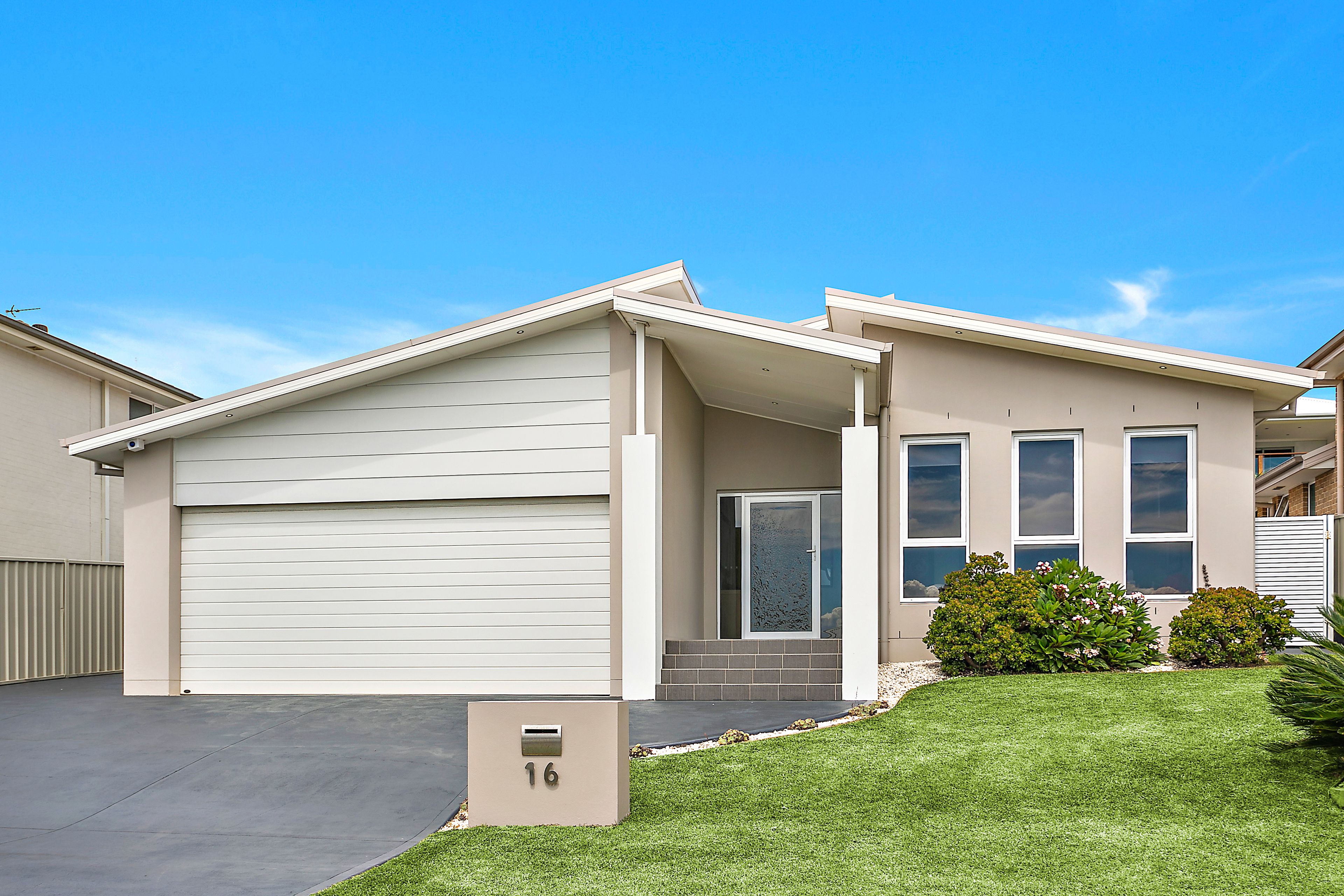 16 Huntingdale Close