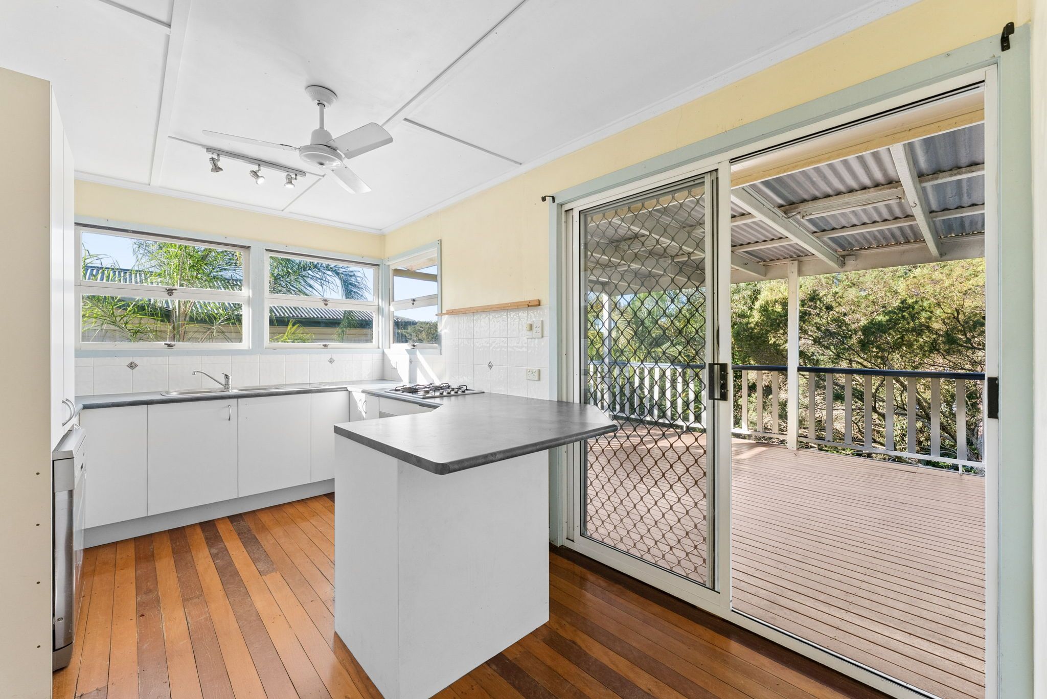 11 Carnelian Street — photo 4 of 18