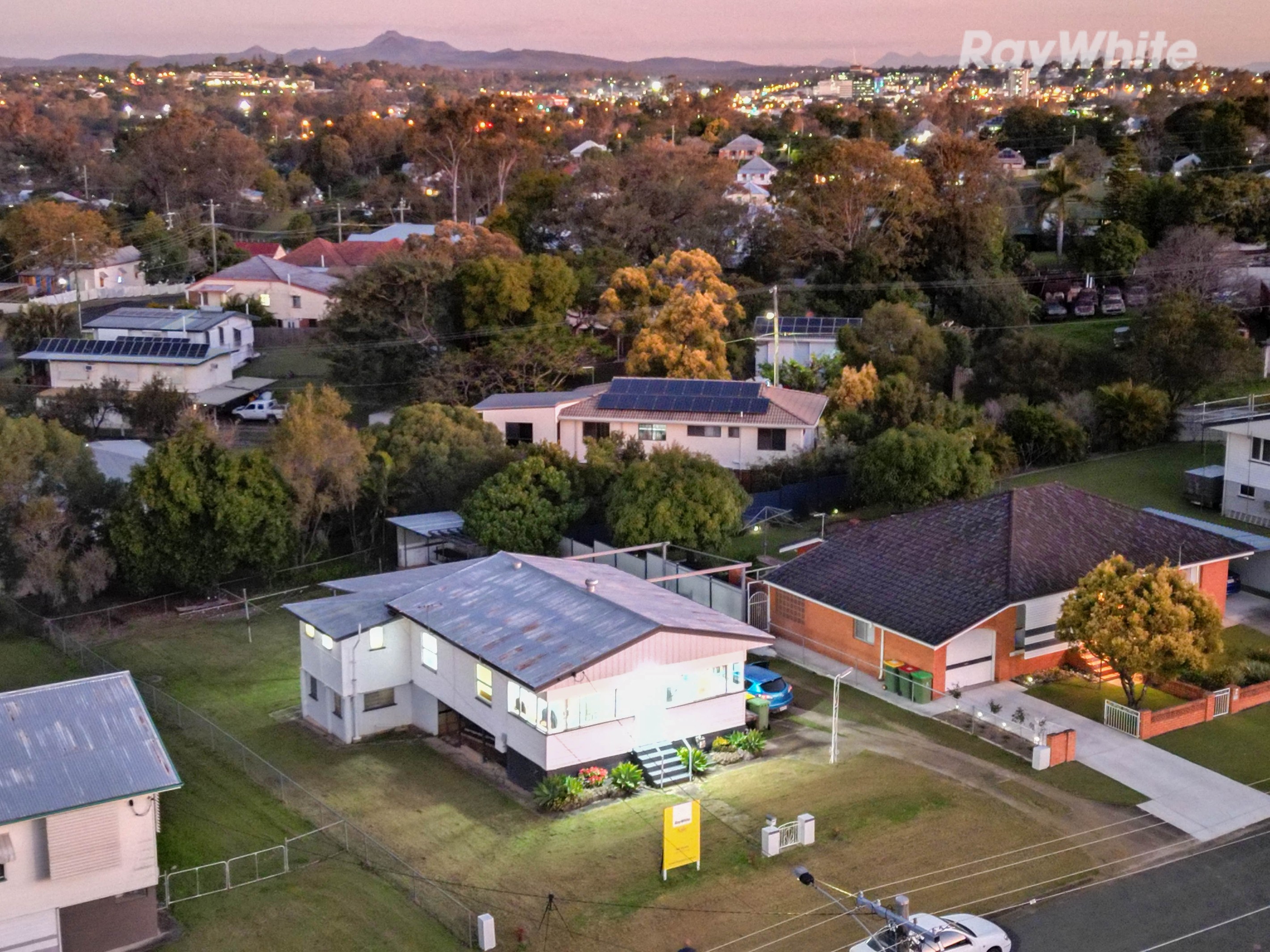 11 Albert Street, North Ipswich, QLD 4305